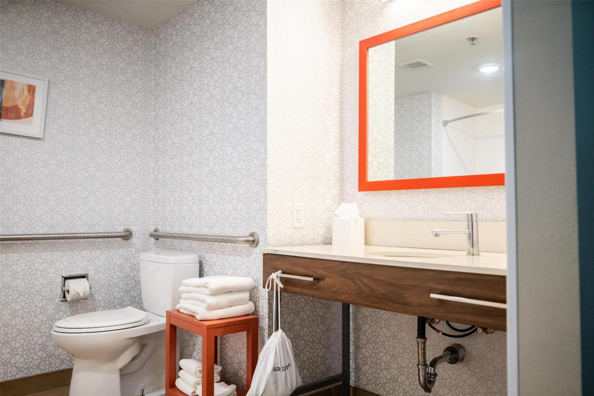 King Room - Hearing Access/Non-Smoking