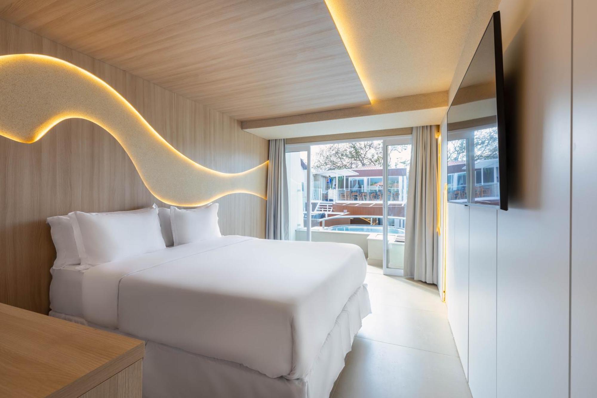 Suite with Private Pool - Top Floor,1697851348:JPEG