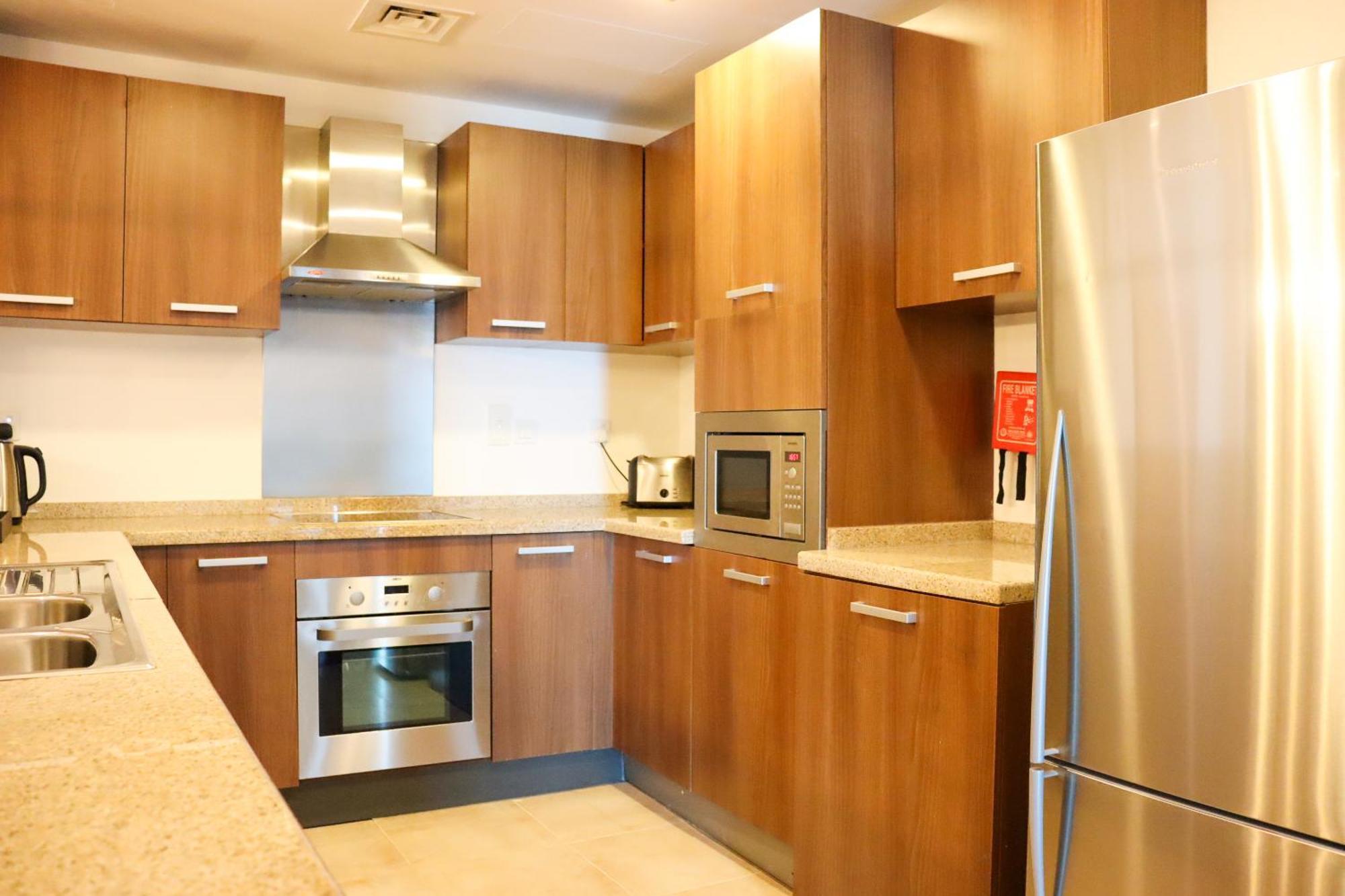 Deluxe Two Bedroom Apartment Complimentary Transfer to Mall of the Emirates Insurance Market Metro Station & Jumeirah Beach,1472093923:JPEG