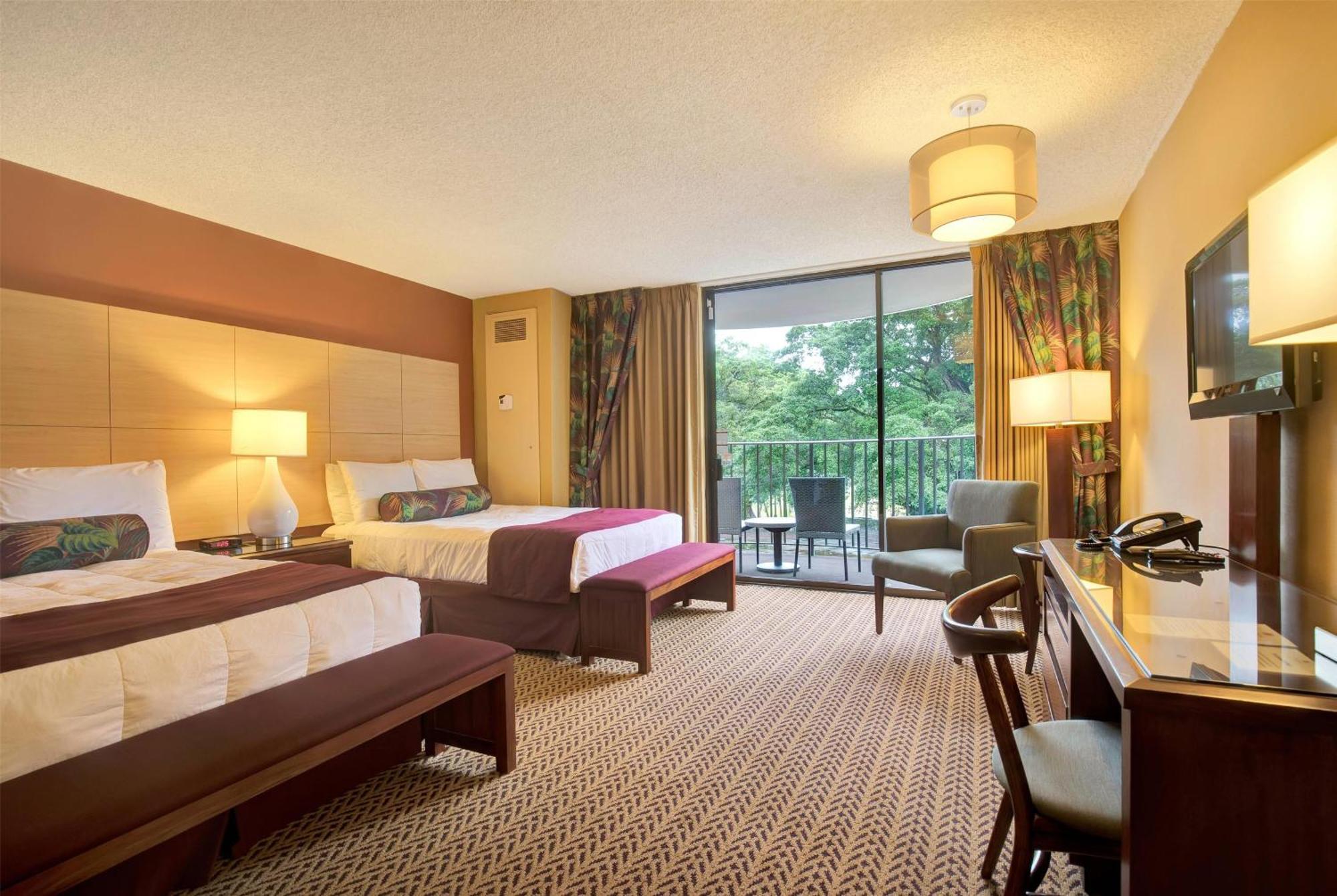 Double Room with Two Double Beds, Roll-In Shower and Banyan View - Mobility/Hearing Access - Non-Smoking