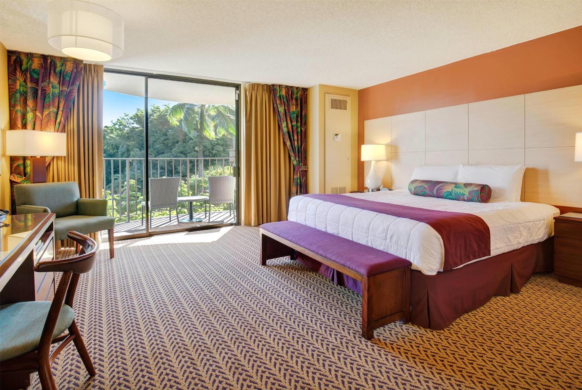 King Room Roll Shower Banyan View Mobility or Hearing Access Non-Smoking,1697853632:JPEG