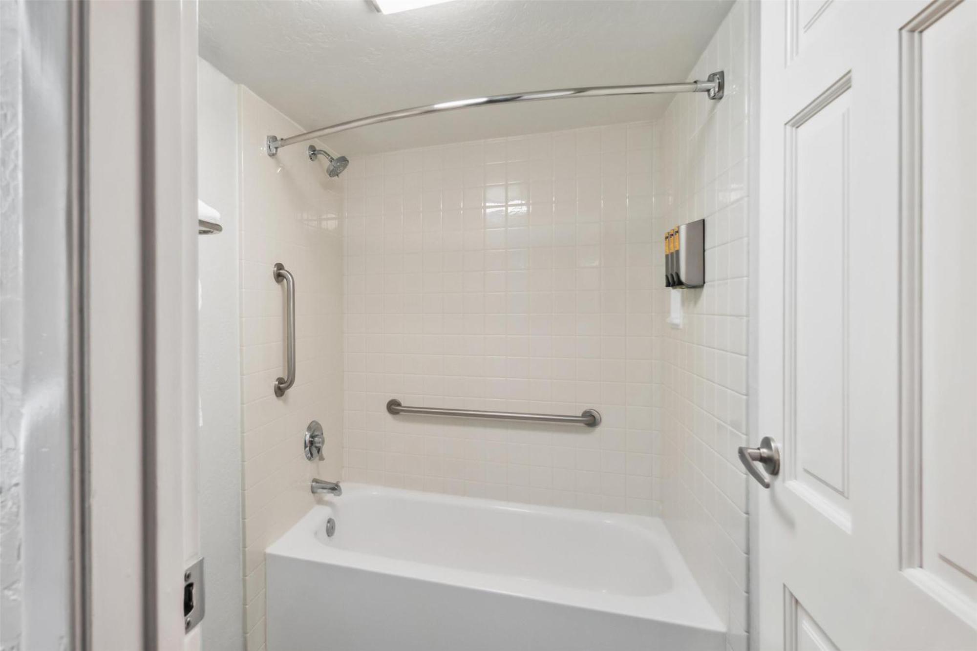 Executive Queen Room Two Queen Beds Pet Friendly or Non-Smoking,1697867112:JPEG