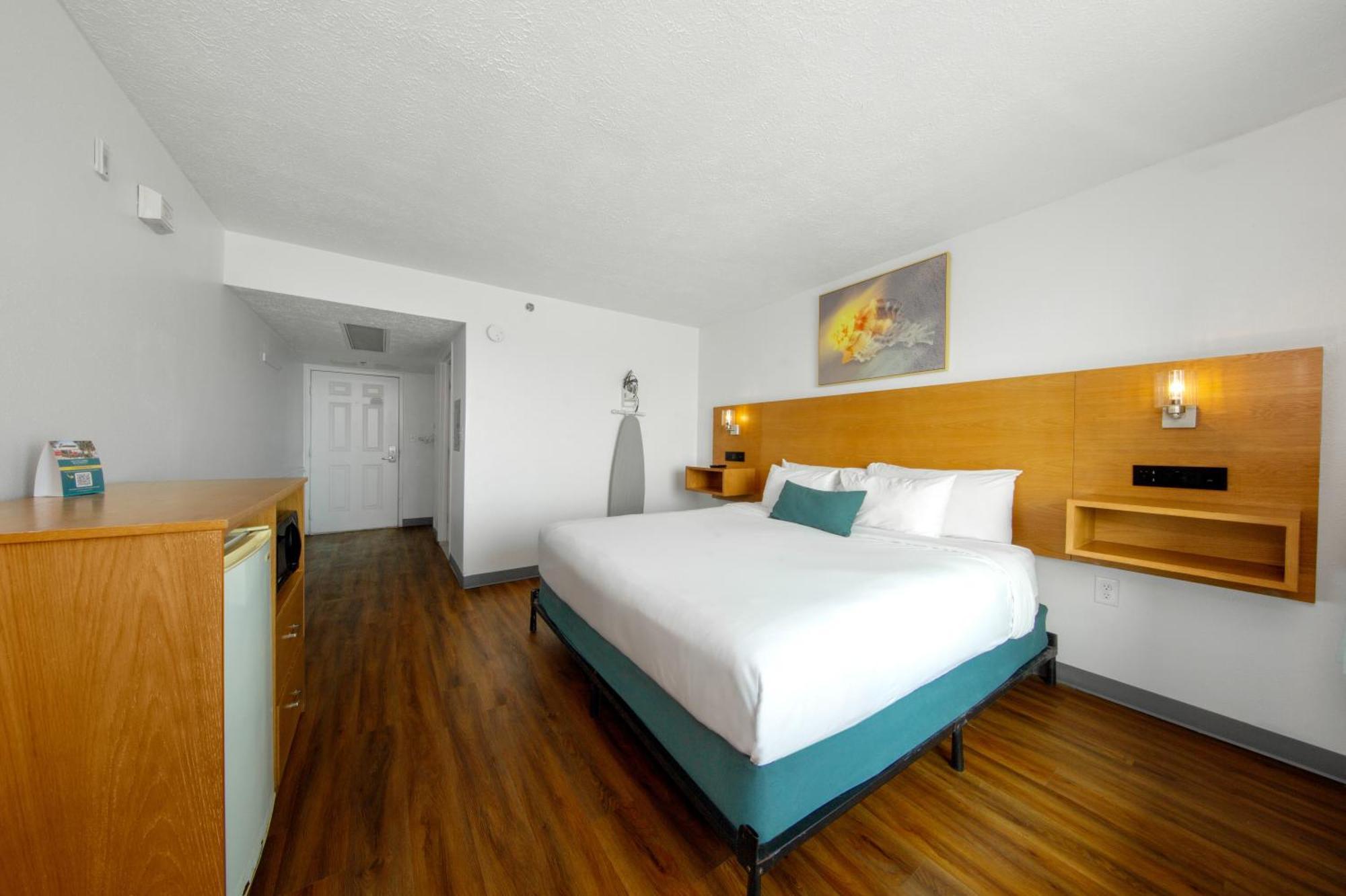 Beachfront Classic Room King ADA,1697869625:JPEG