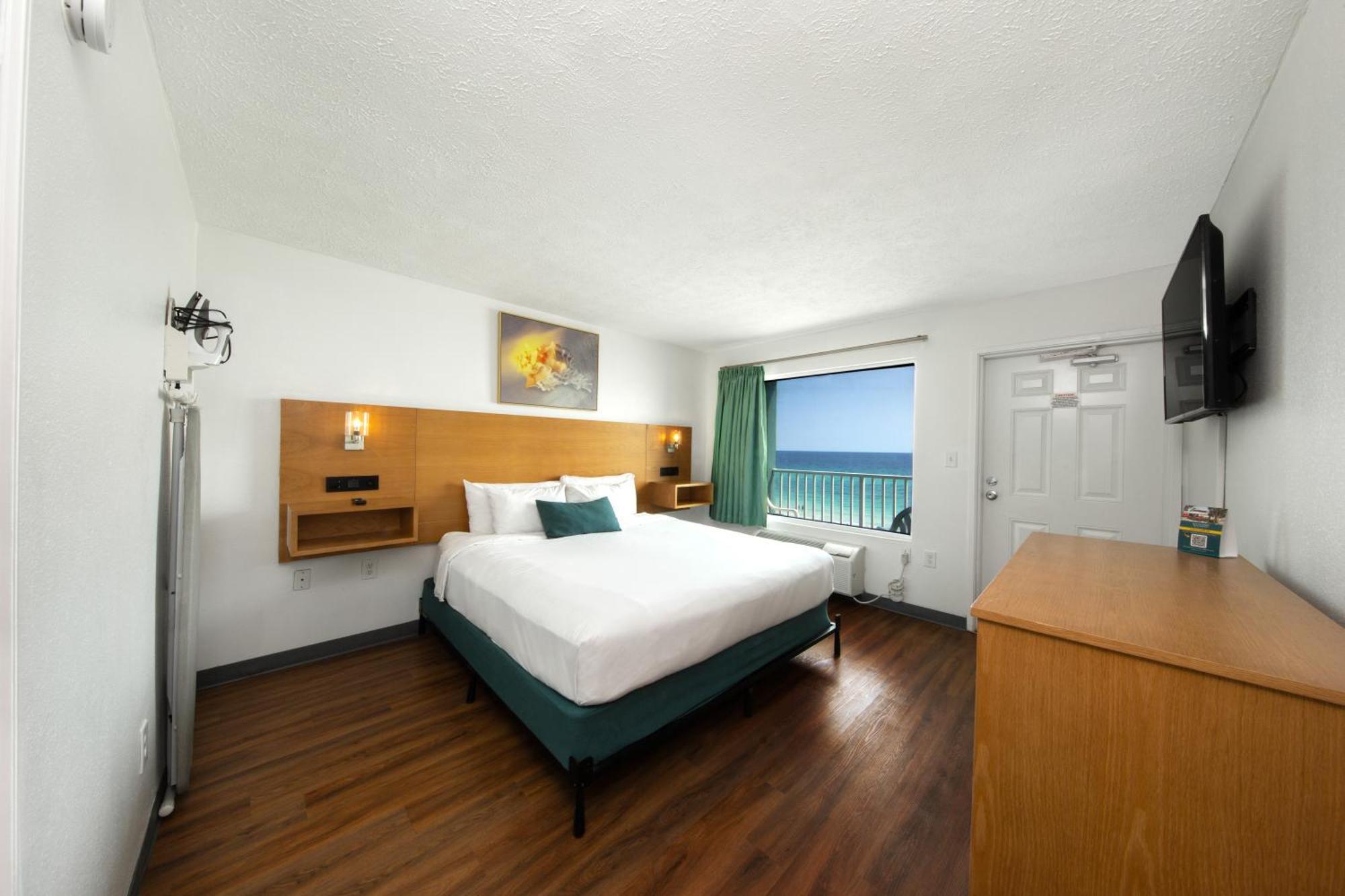 Beachfront Classic Room King ADA