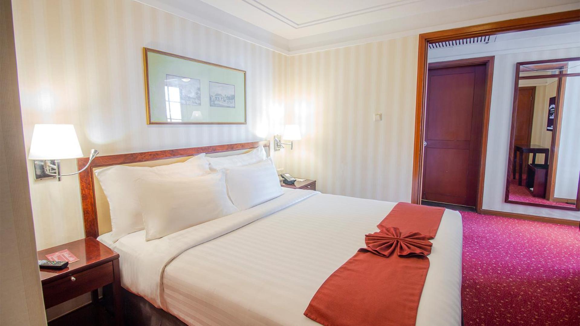 Plaza Club Suite