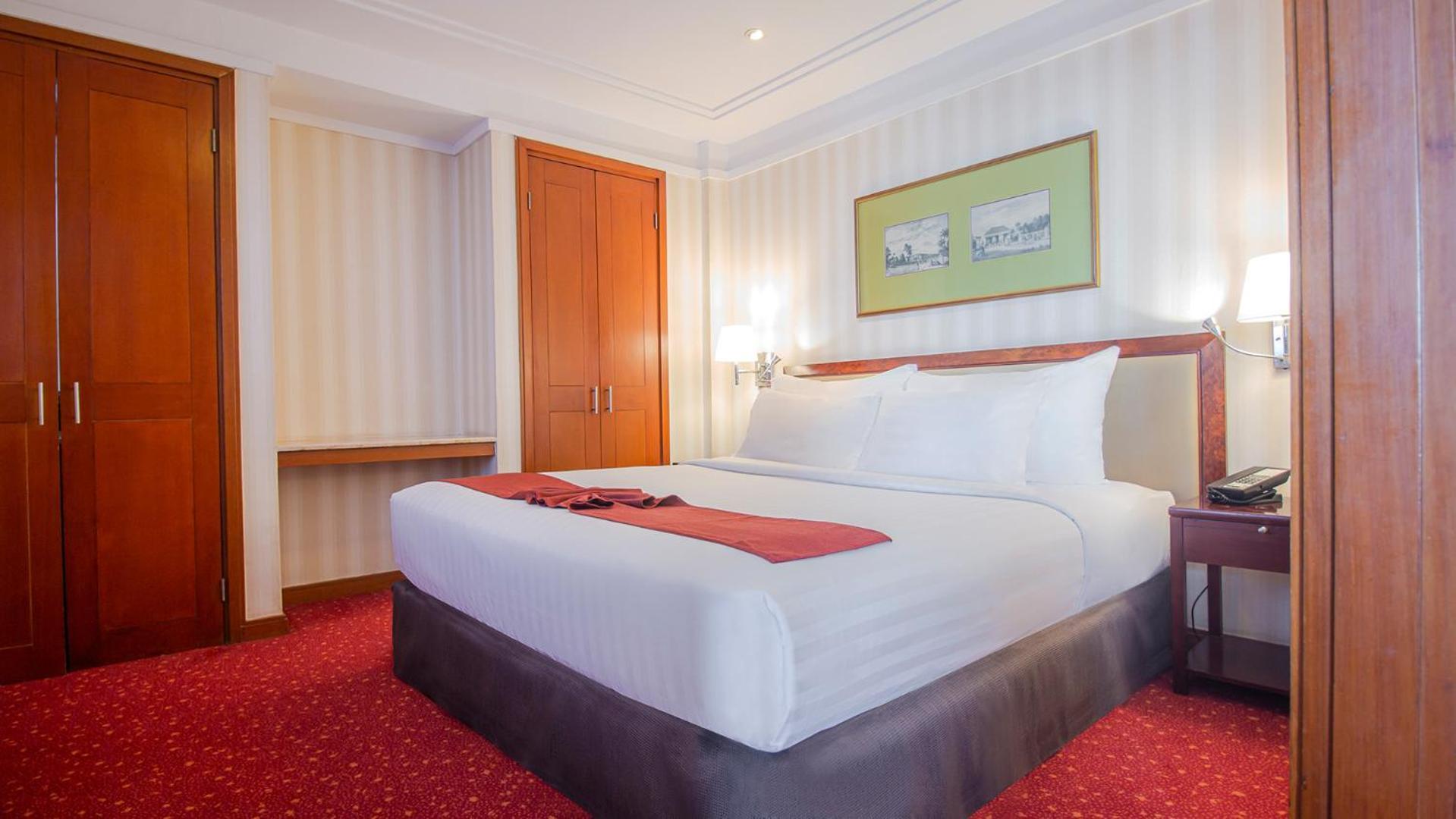 Plaza Club Suite