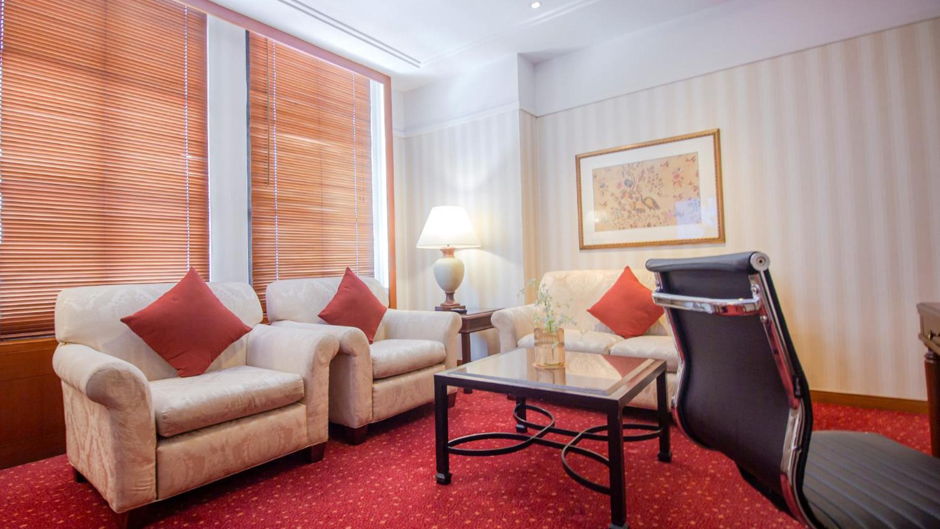Plaza Club Suite