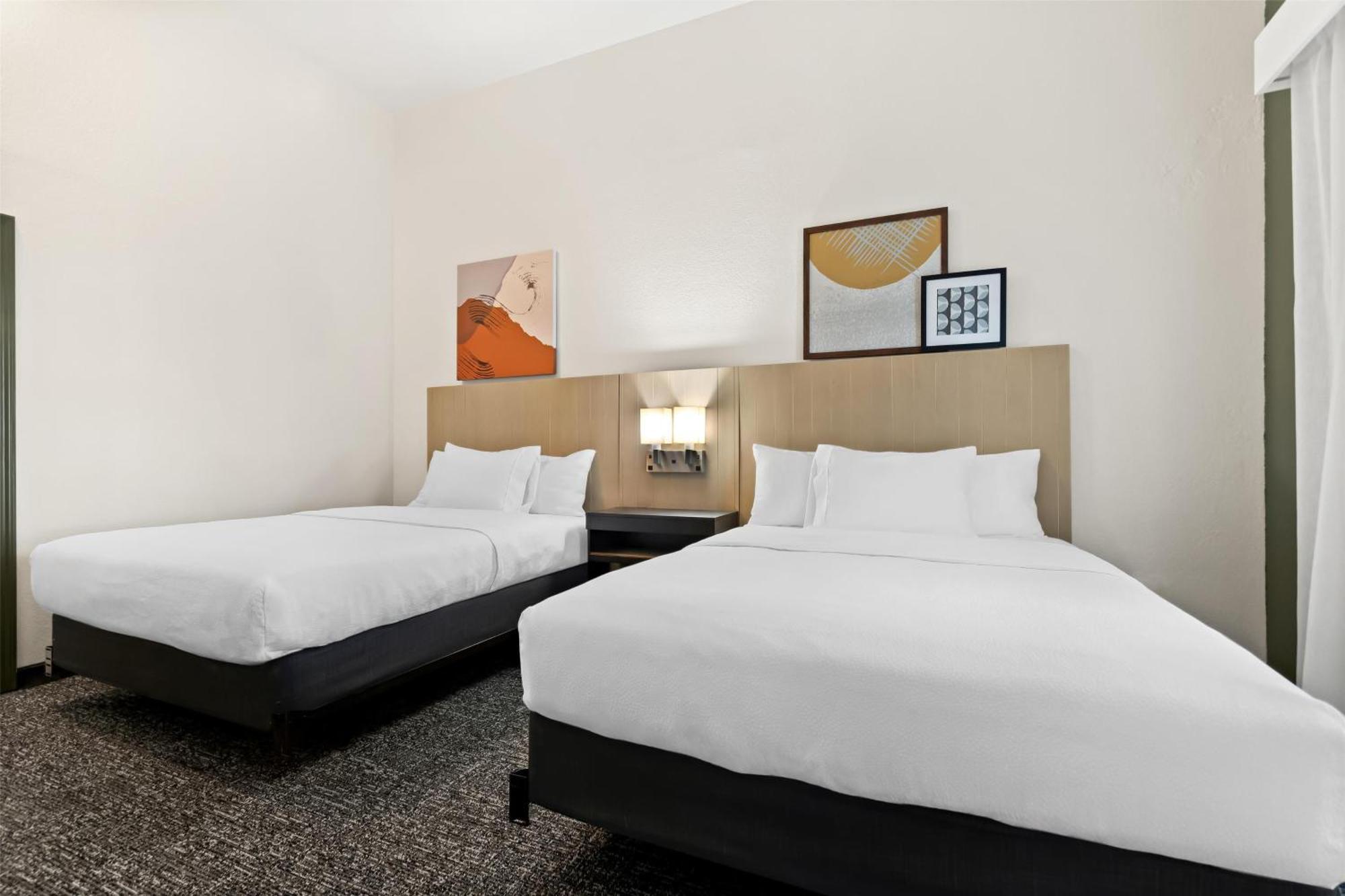 Queen Suite Two Queen Beds