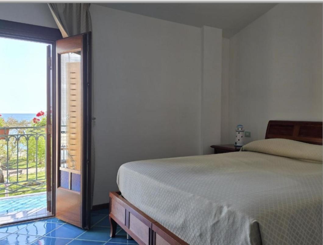 Deluxe Double Room Shower,1697907448:JPEG