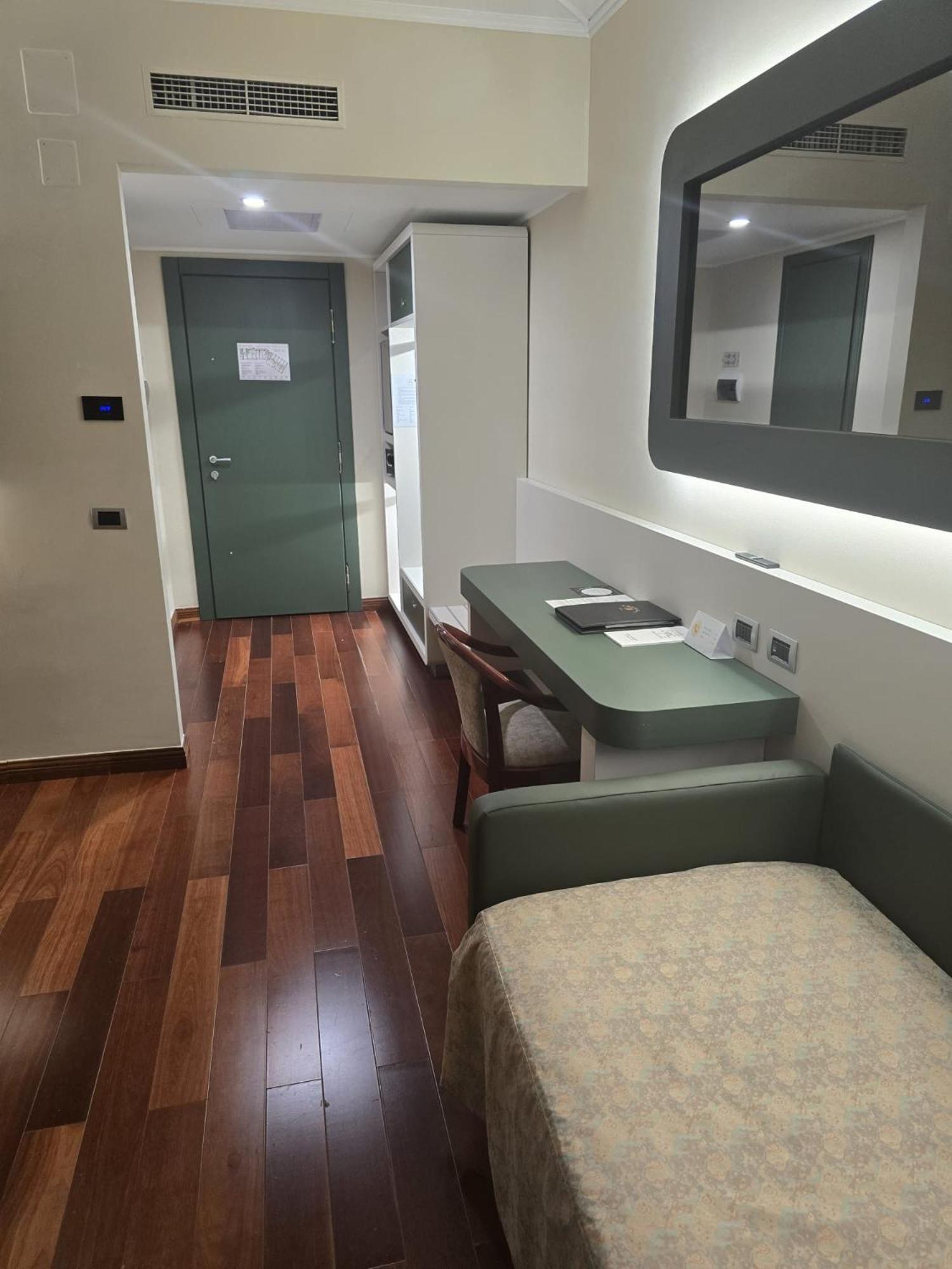Triple Room,1697907560:JPEG
