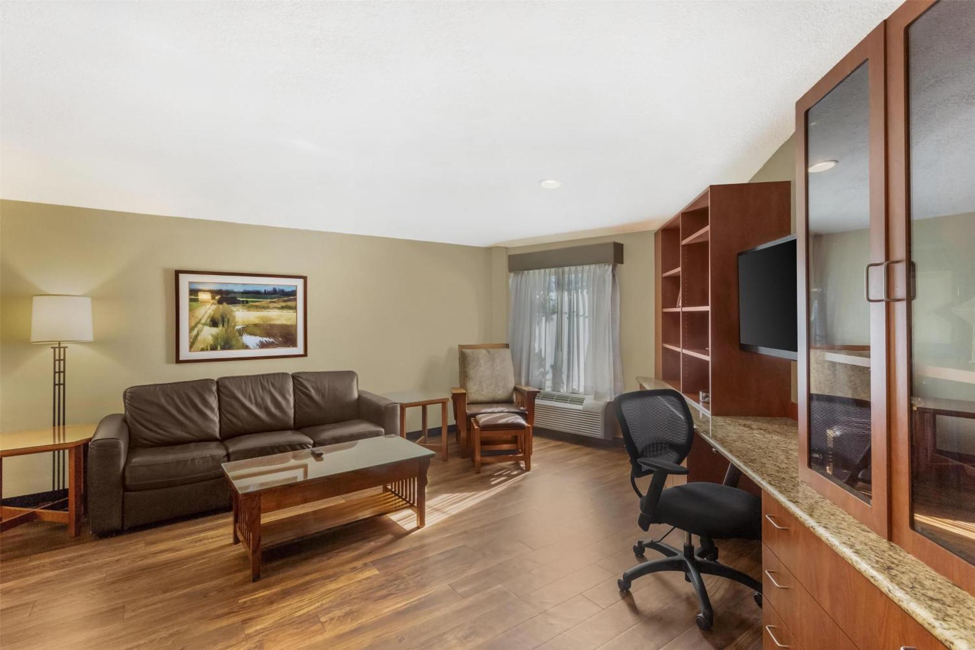 King Suite with Spa Bath - Non-Smoking