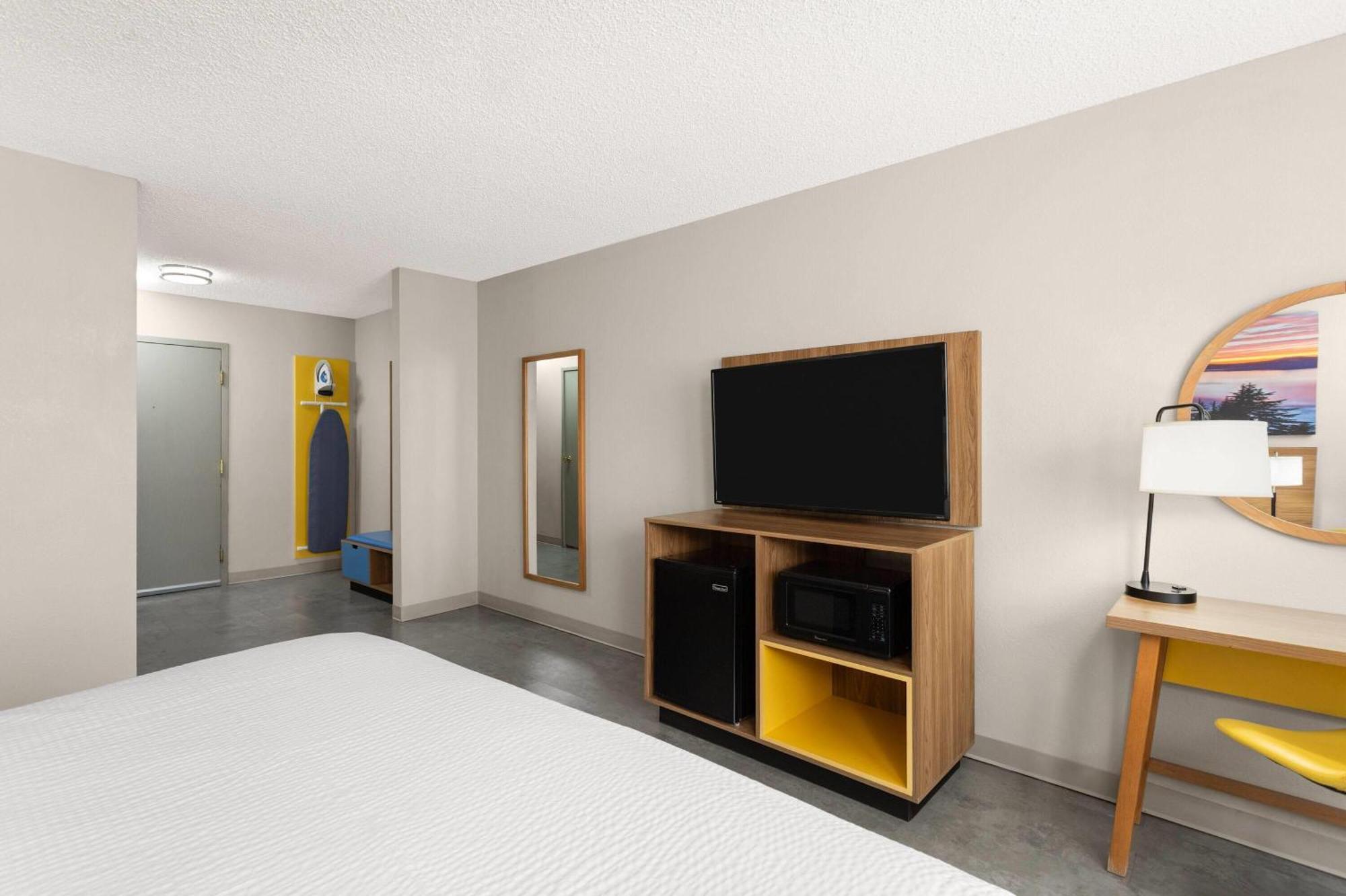 King Room Mobility Access or Non-Smoking