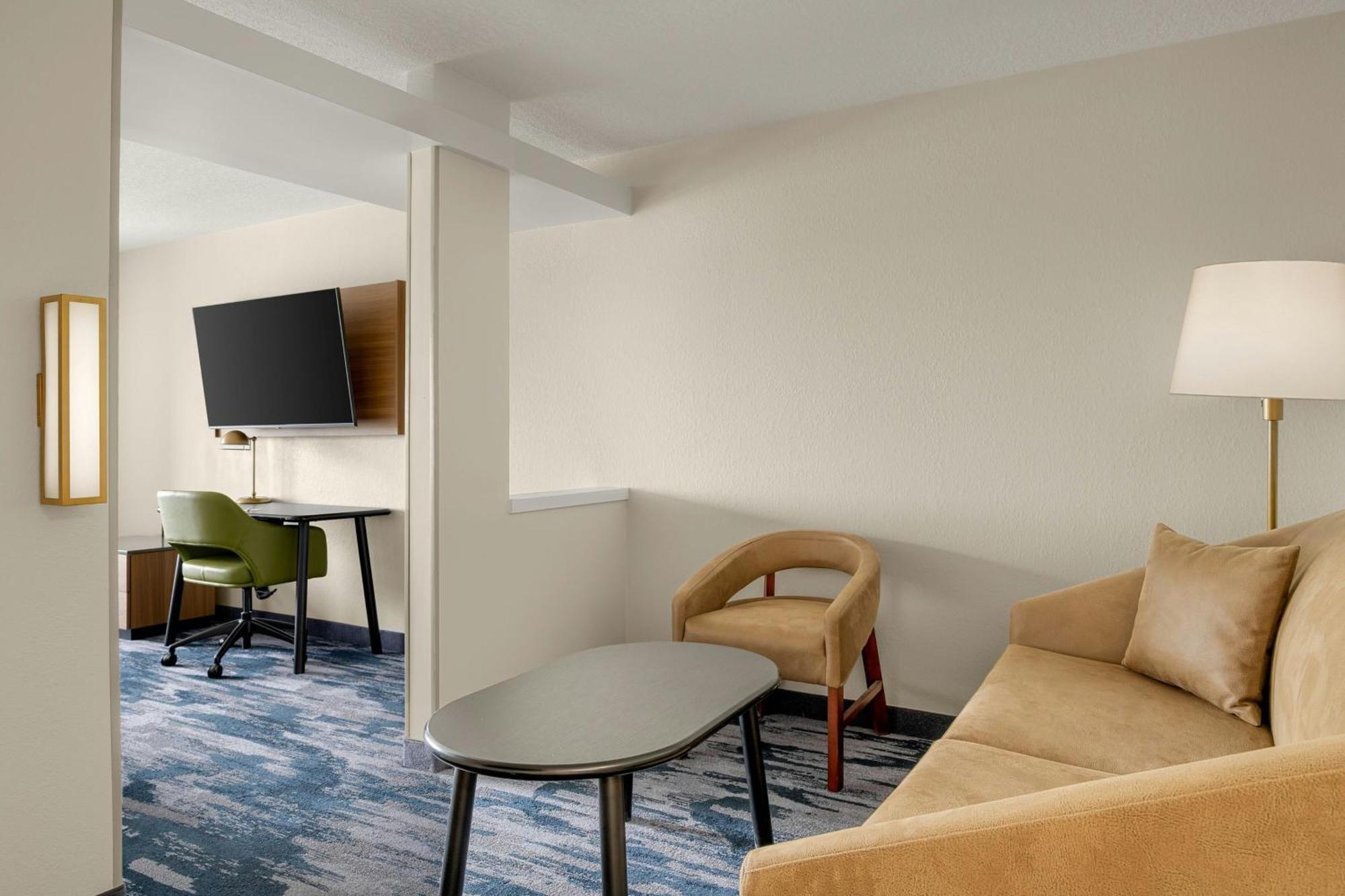 Queen Suite with Two Queen Beds, Bathtub and Sofa Bed - Mobility Access/Hearing Accessible