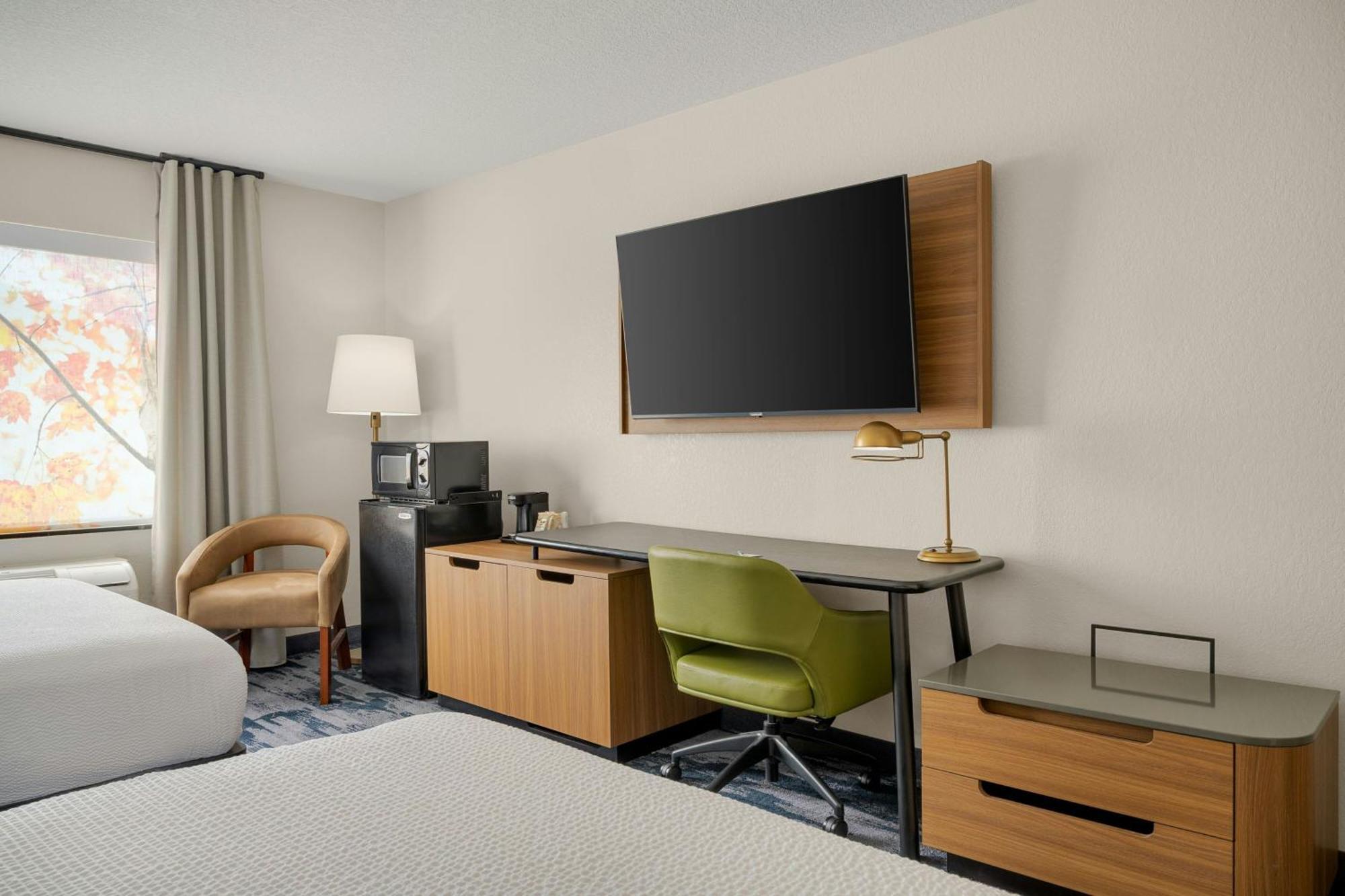 Queen Room with Two Queen Beds and Bathtub - Mobility Access/Hearing Accessible