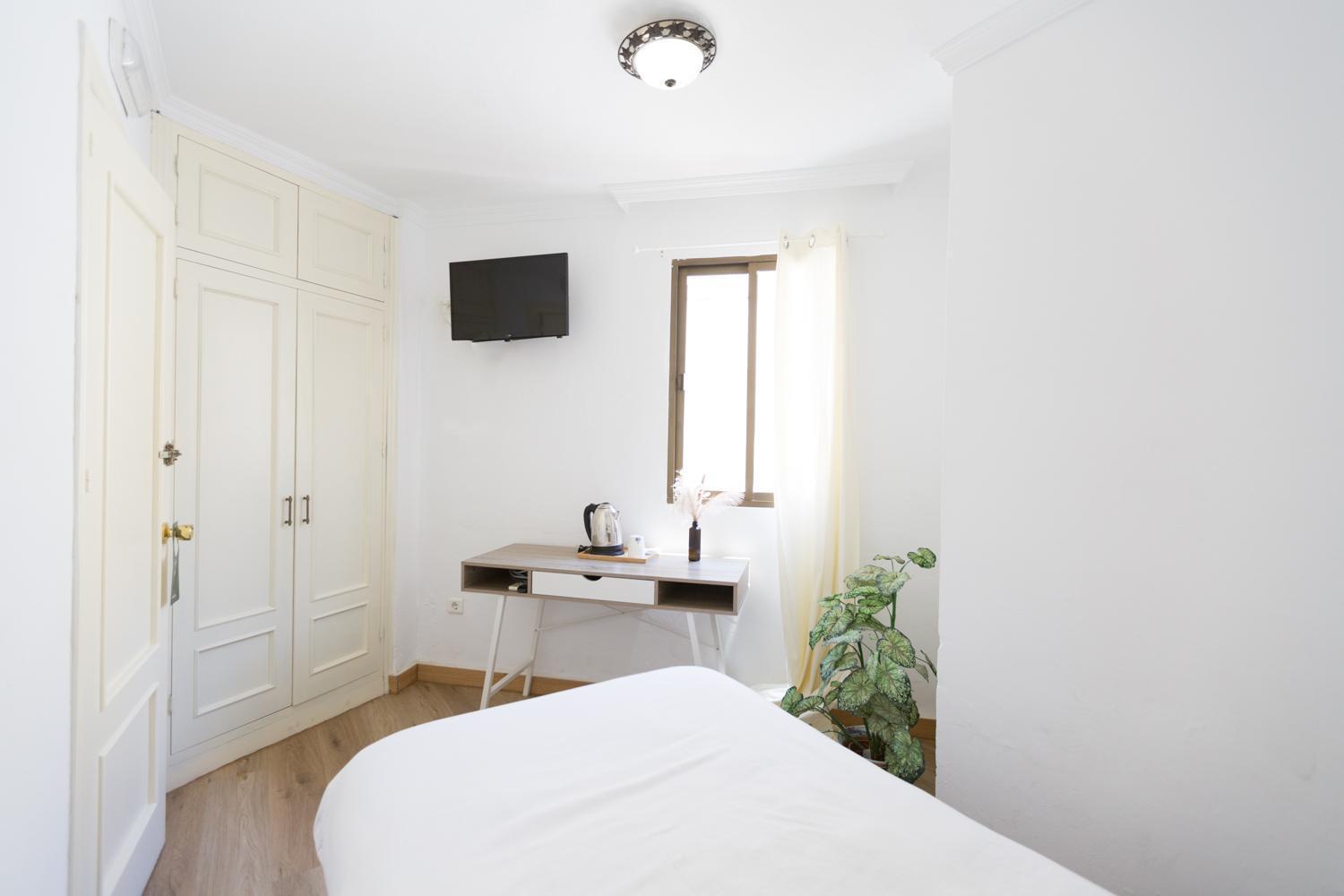 Single Room External Private Bathroom
