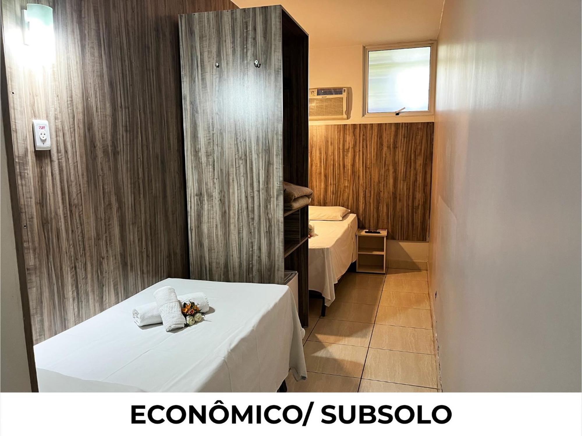Quarto Duplo Econômico no Subsolo — 12 m²