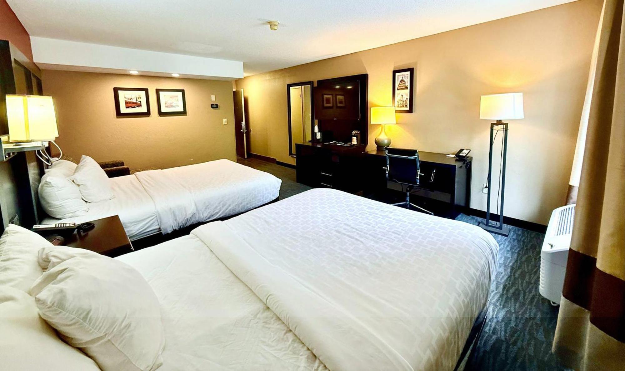 Queen Room with Two Queen Beds,1697973816:JPEG