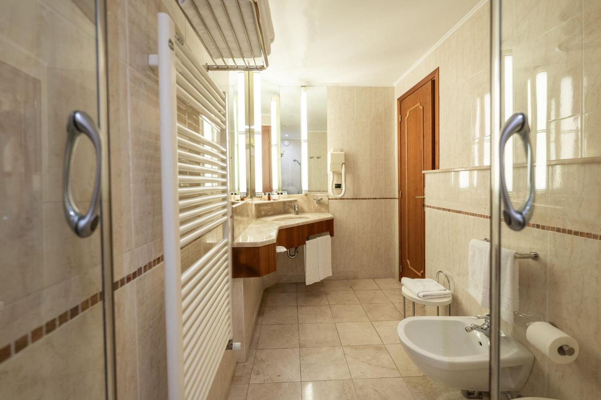 Superior Double or Twin Room Pool Access,1697999059:JPEG