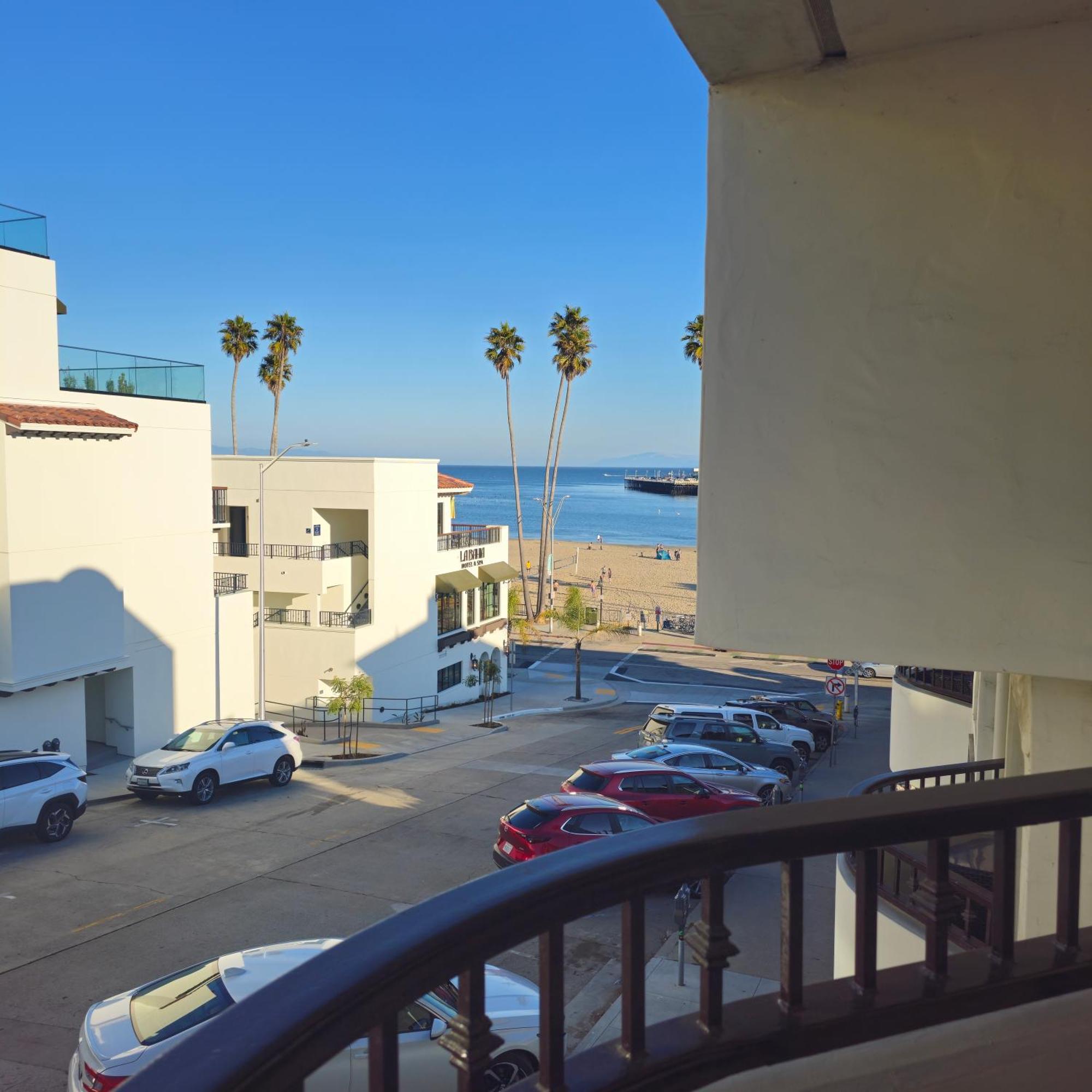 Partial Ocean View King Bed Private Balcony