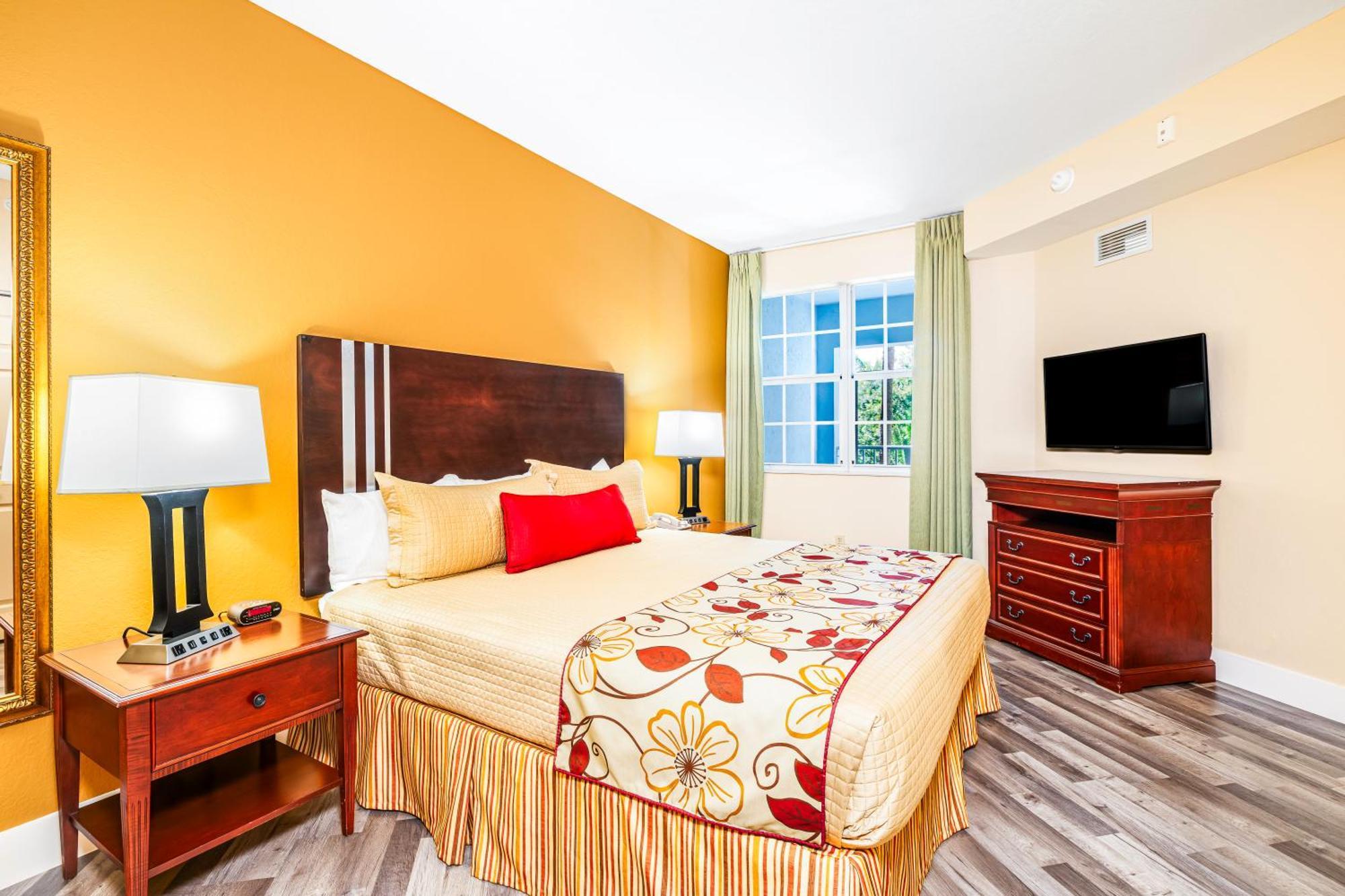 Luxury One-Bedroom Queen Suite,1698053477:JPEG
