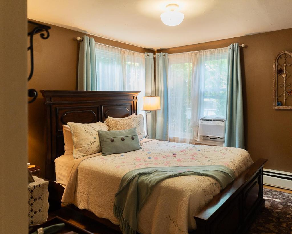 Comfort Queen Room