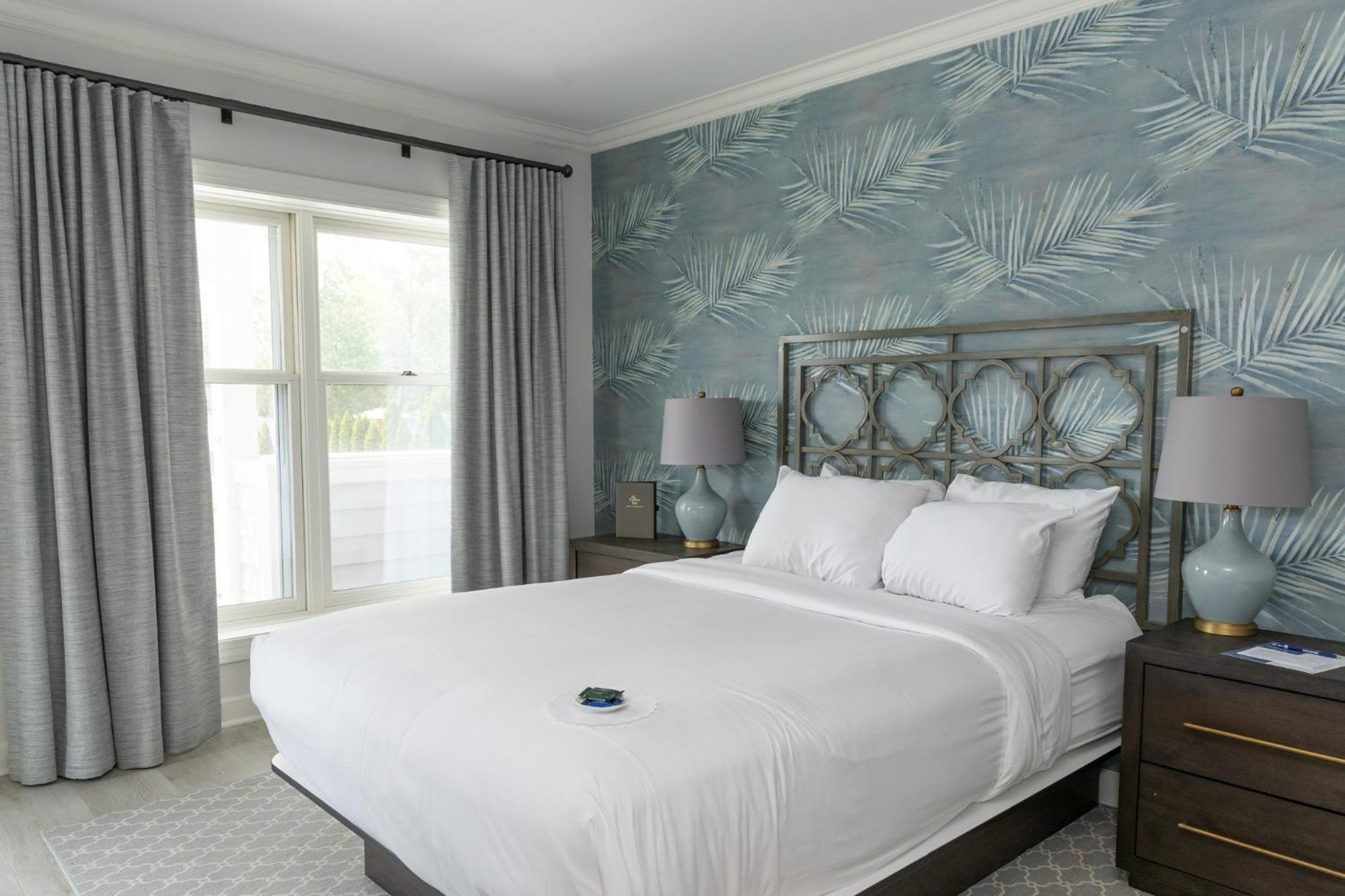 Deluxe Non Lakeview Queen Room Balcony,1698136707:JPEG