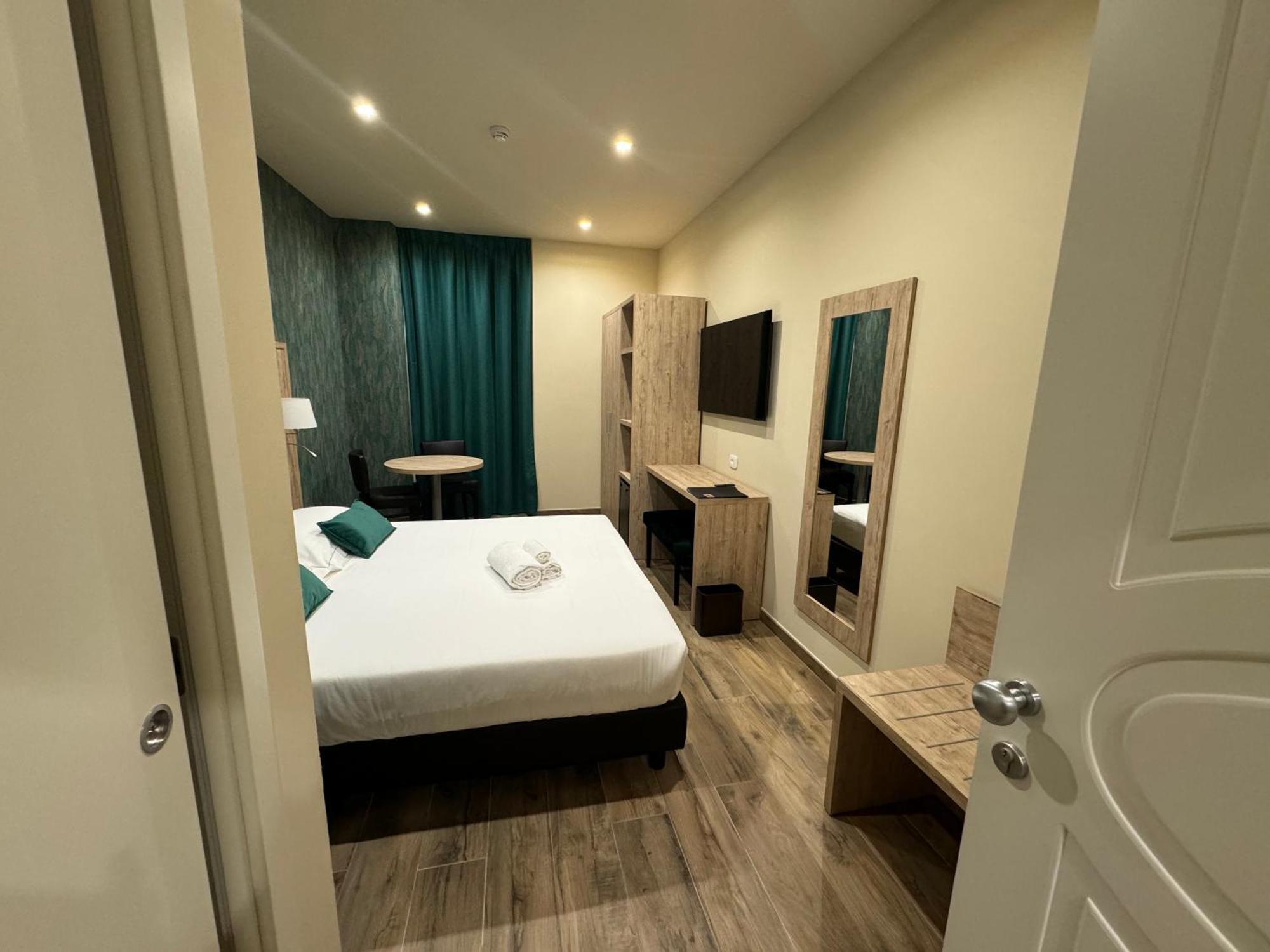 Deluxe Double Room,1698354232:JPEG