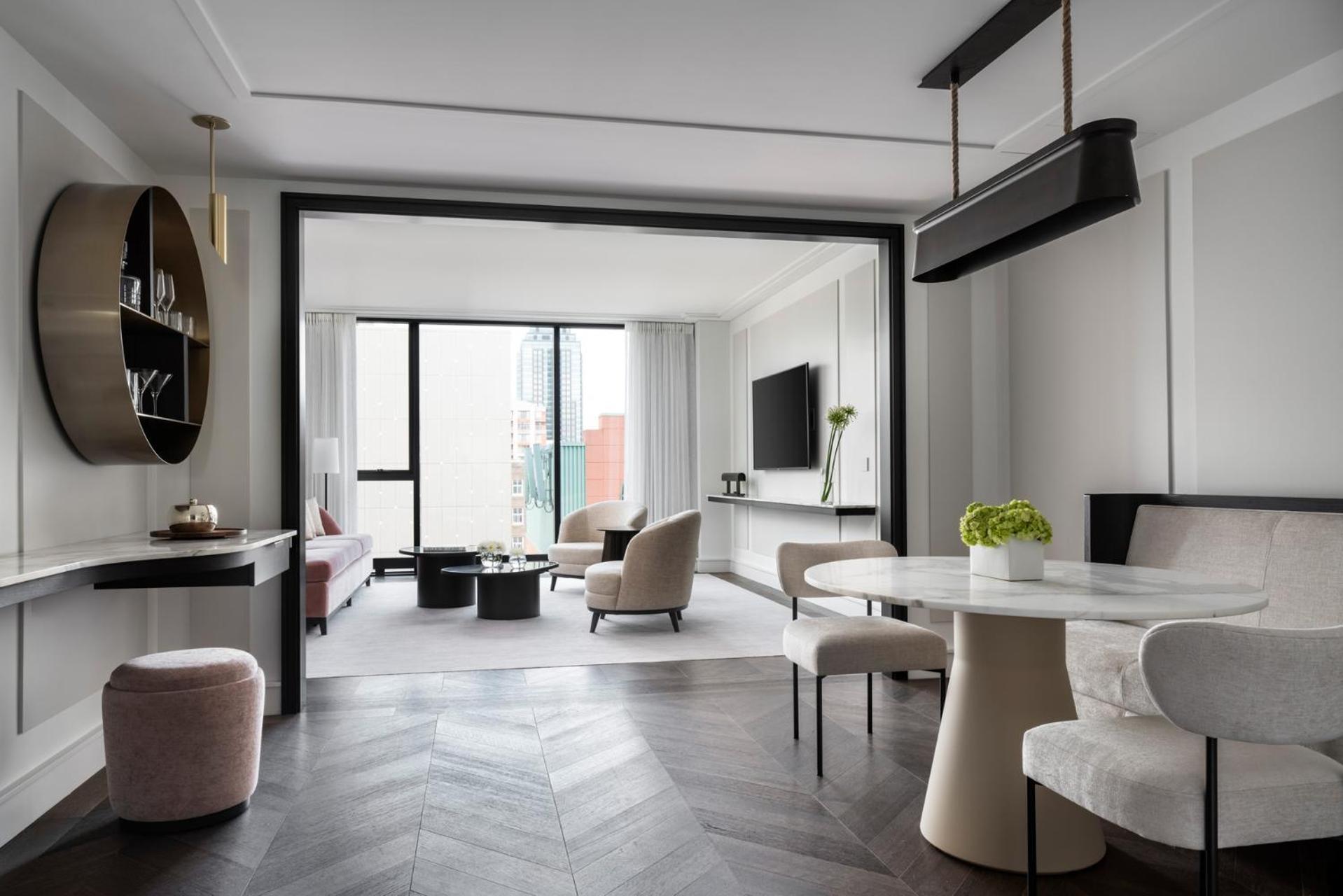 Deluxe King Suite
