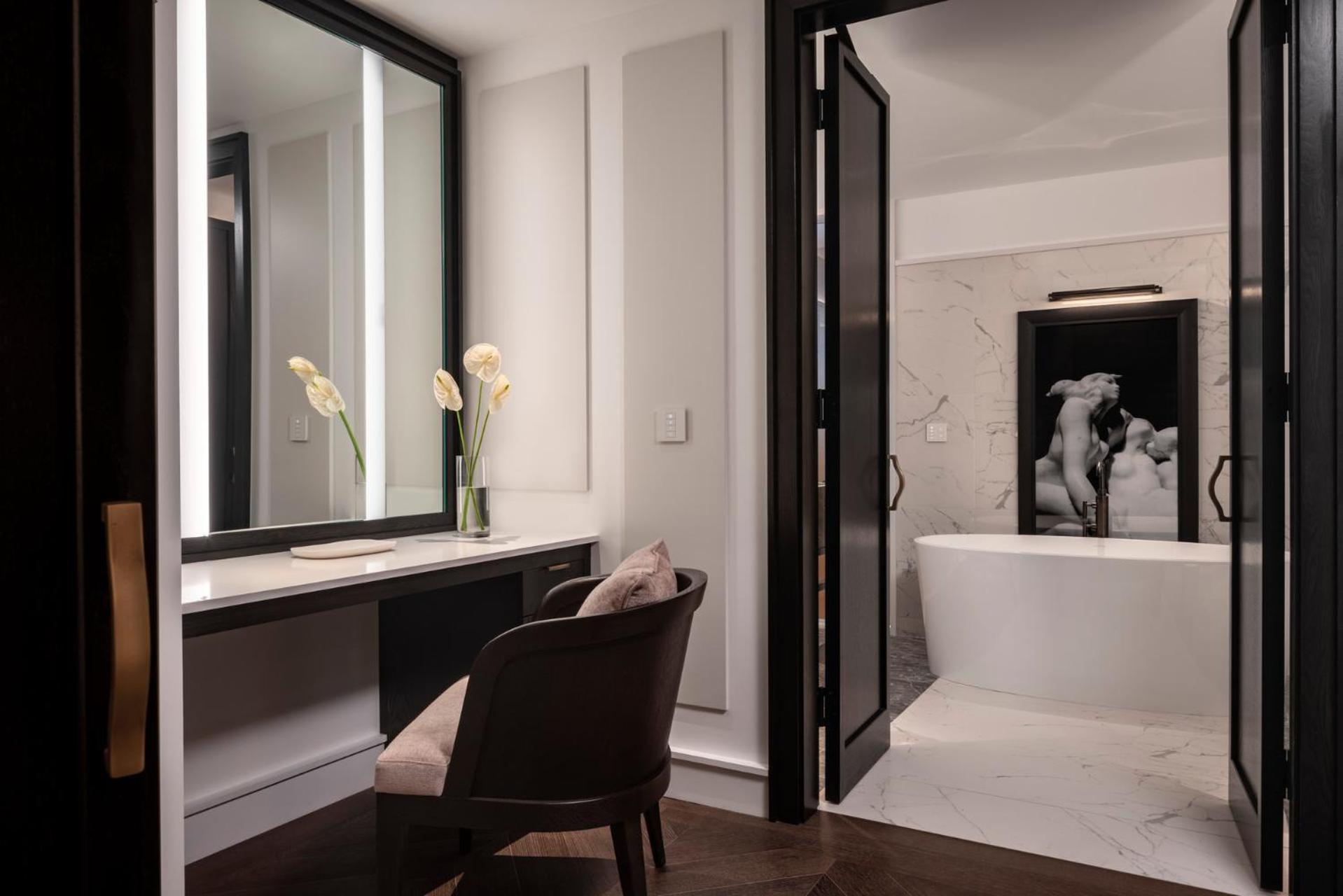 Deluxe King Suite