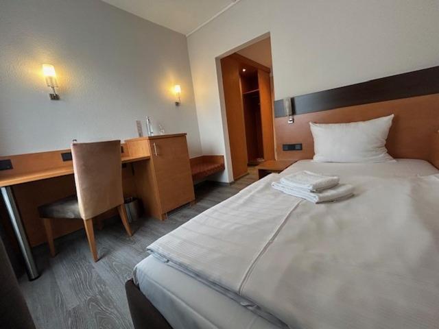 Small Single Room,1716968461:JPEG