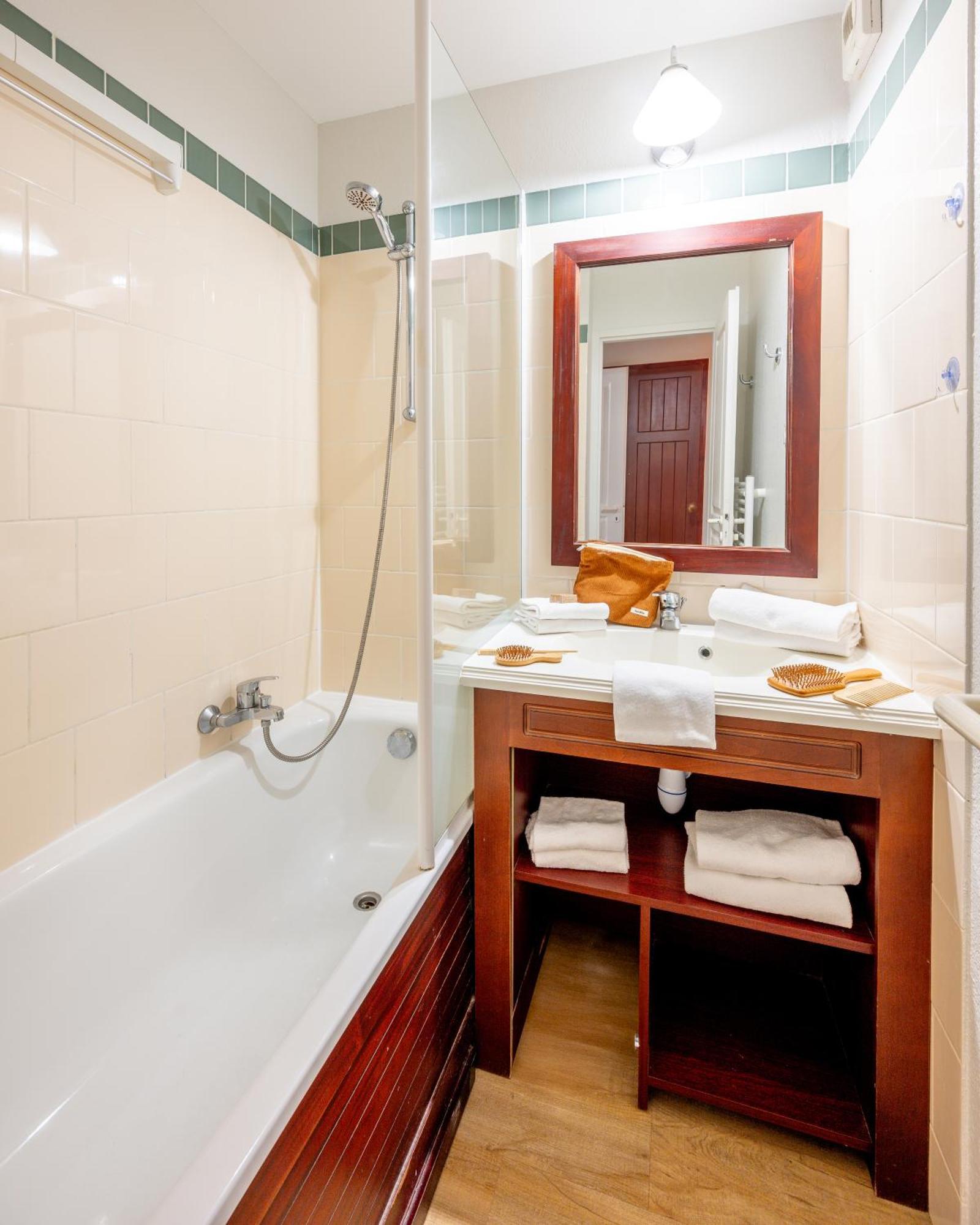 Superior One-Bedroom Apartment Terrace or Balcony