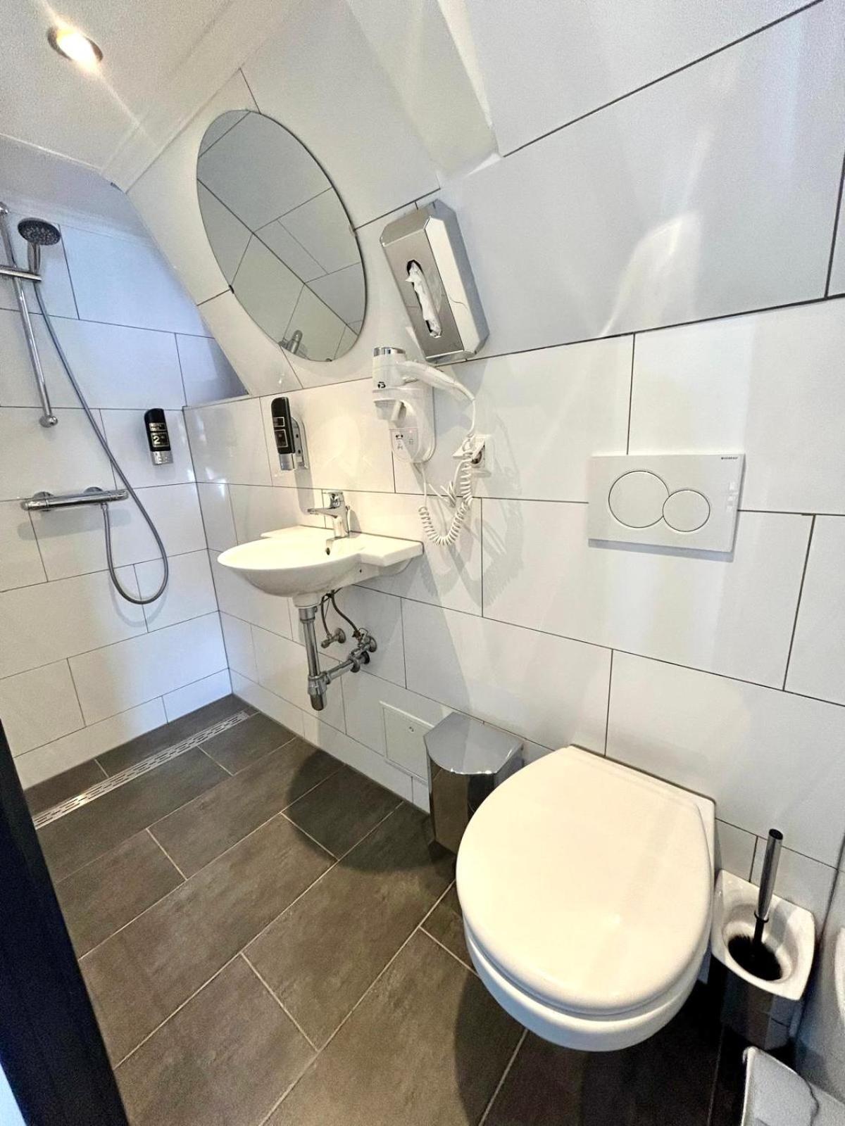 Twin Room Private Bathroom