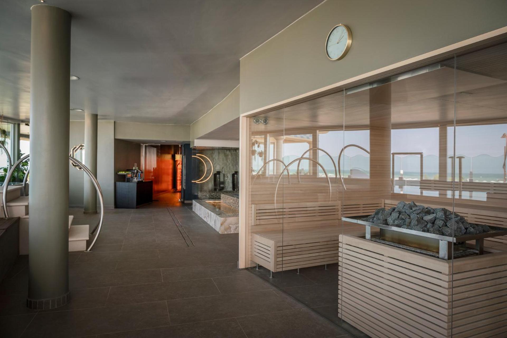 Single Room City View Spa Access
