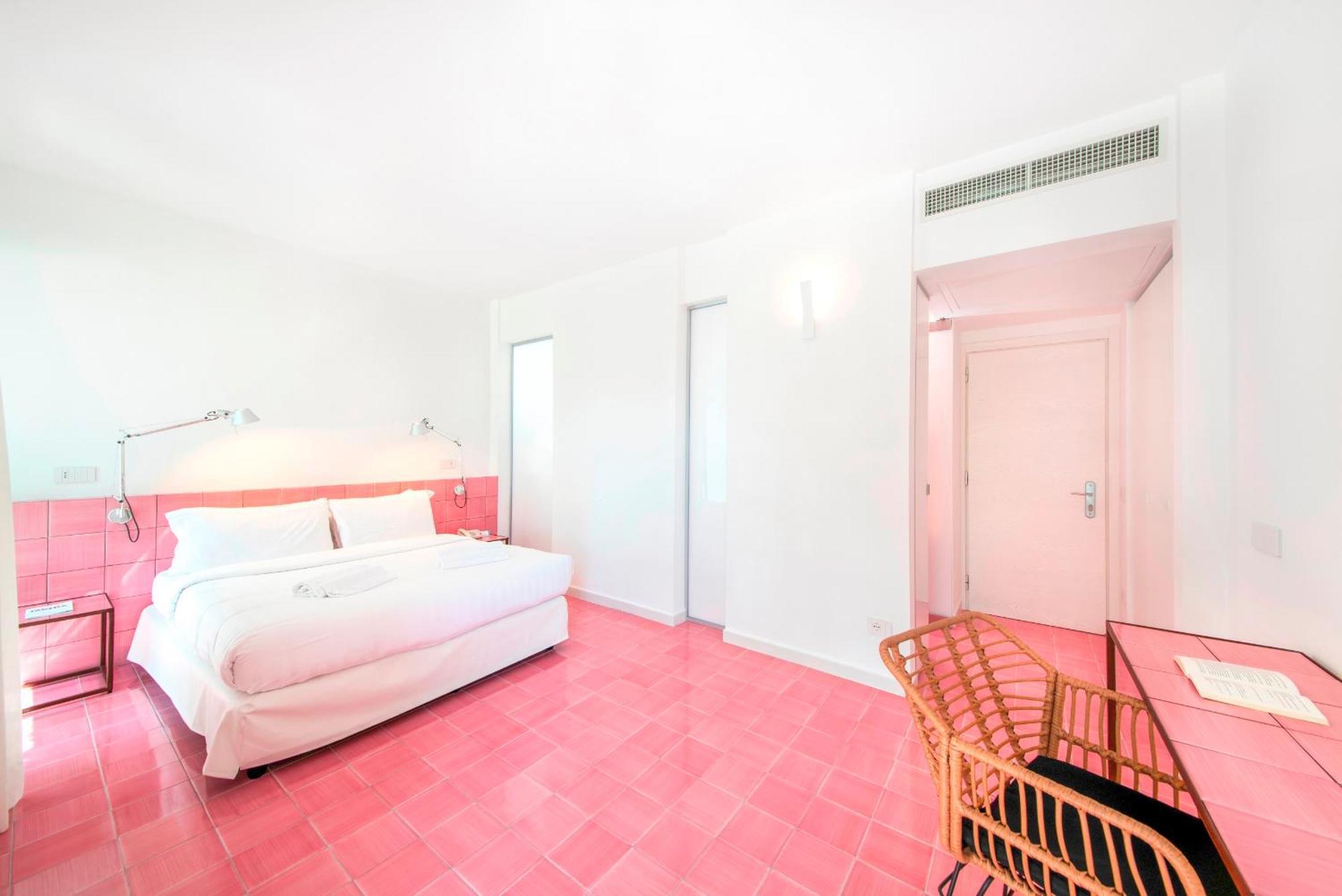 Large Double or Twin Room