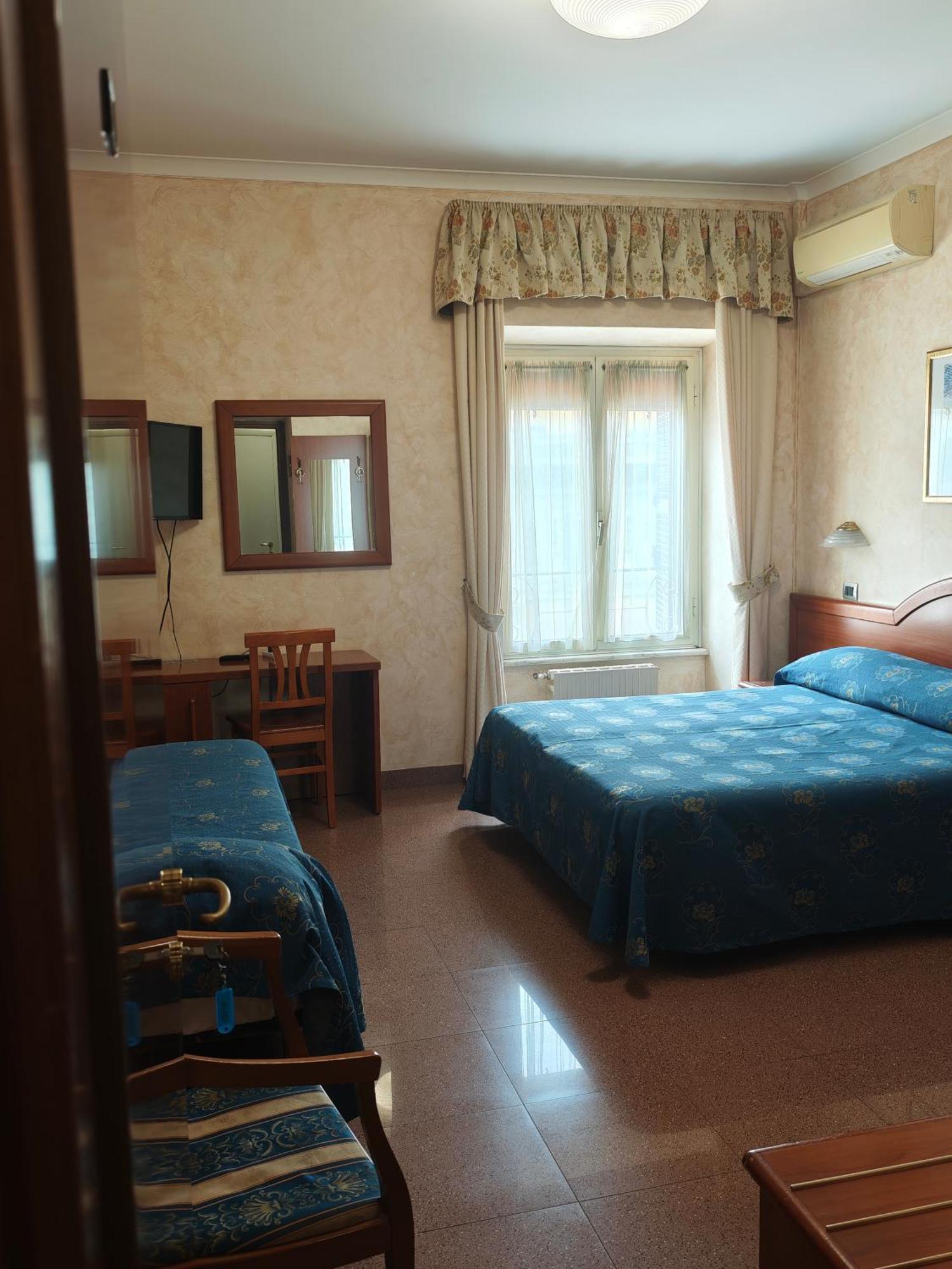 Triple Room