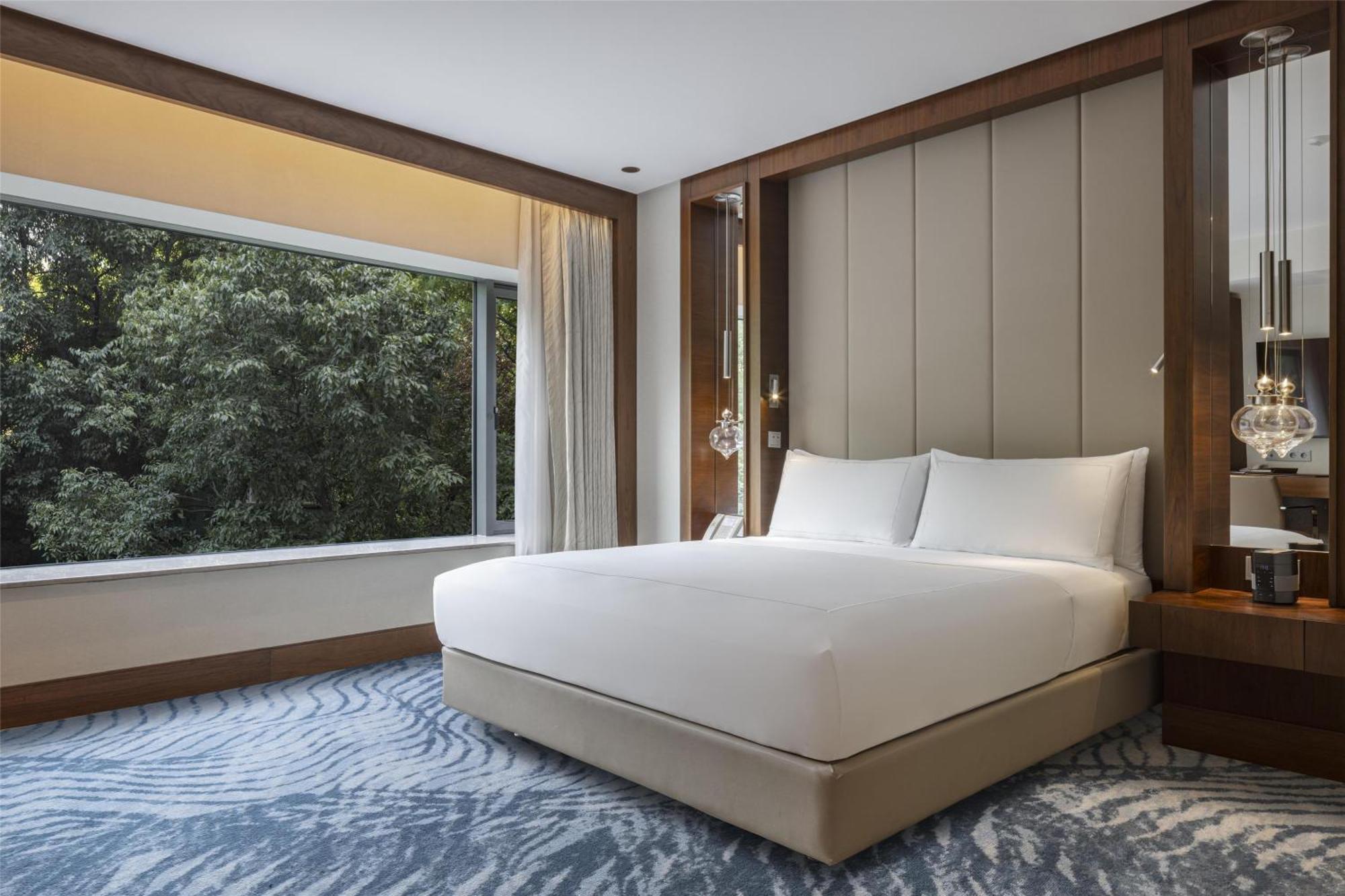 Deluxe King Room Wheelchair Accessible