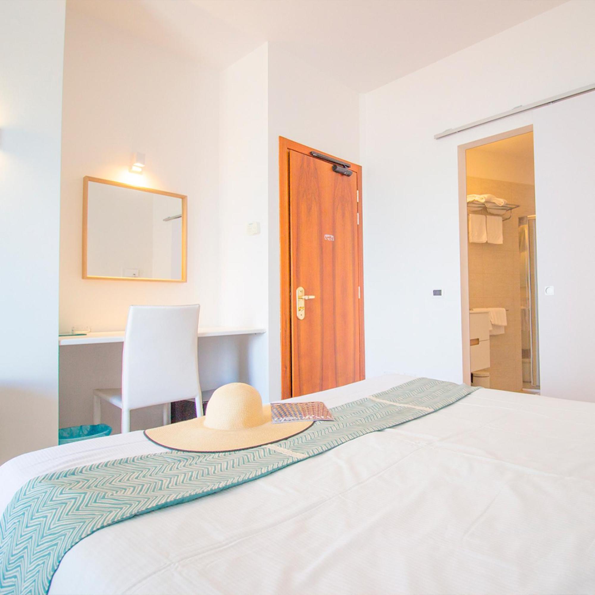 Comfort Double Room Lateral Sea View