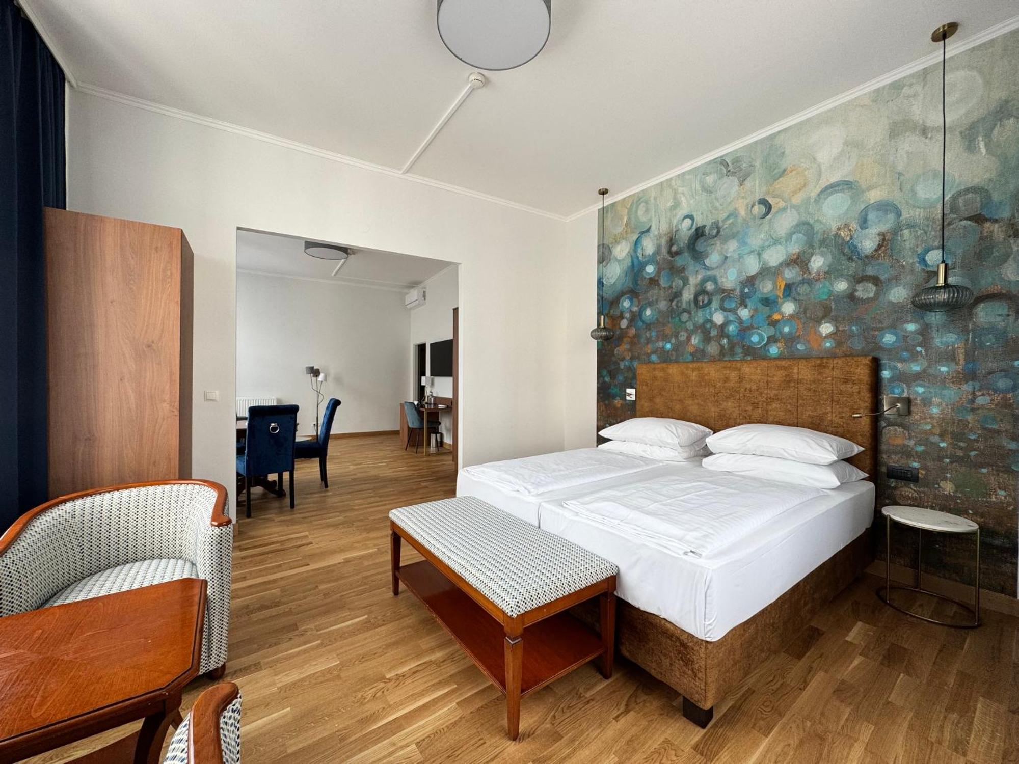 Superior One Bedroom Apartment