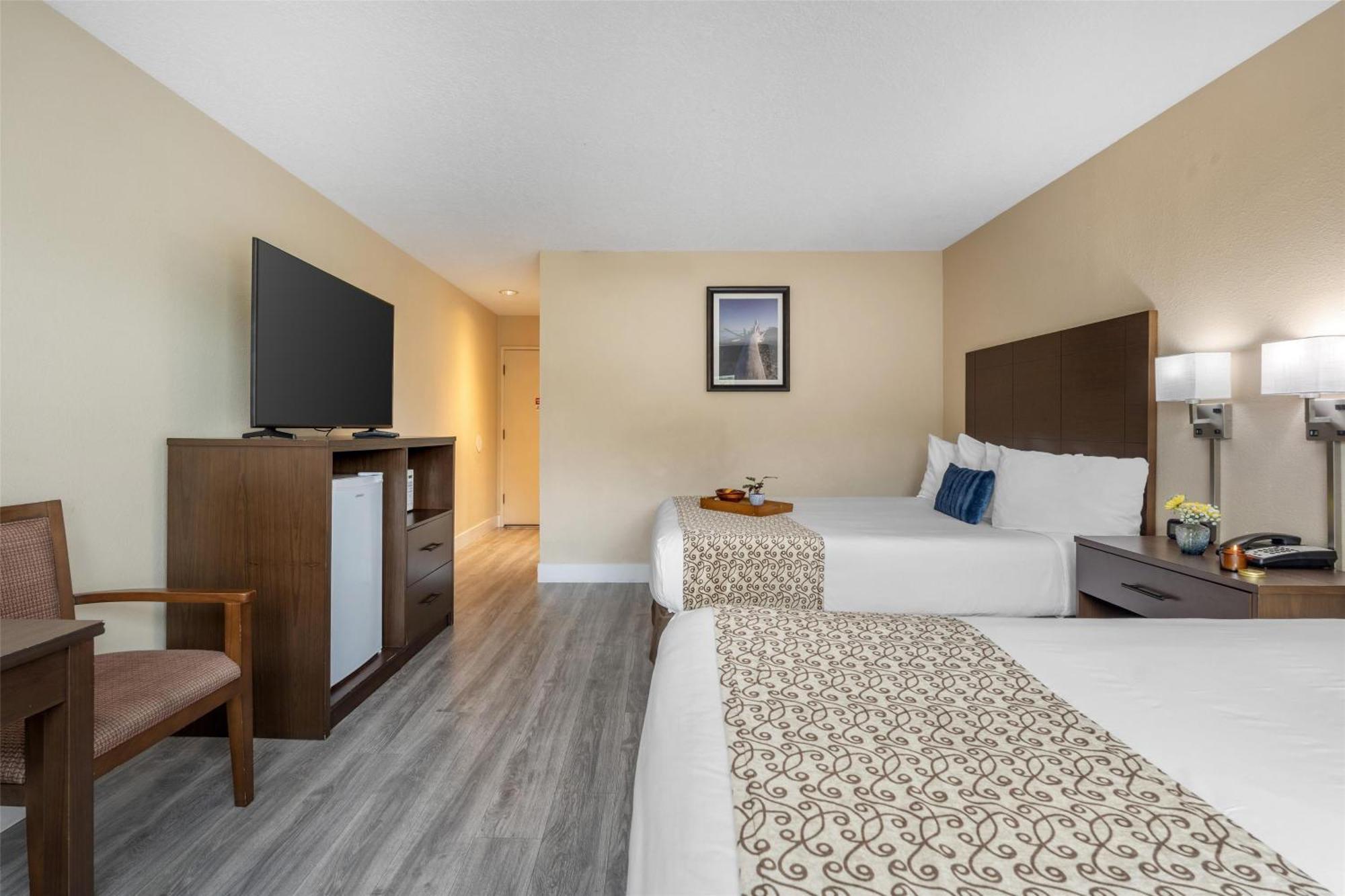 Queen Room with Two Queen Beds - Non-Smoking