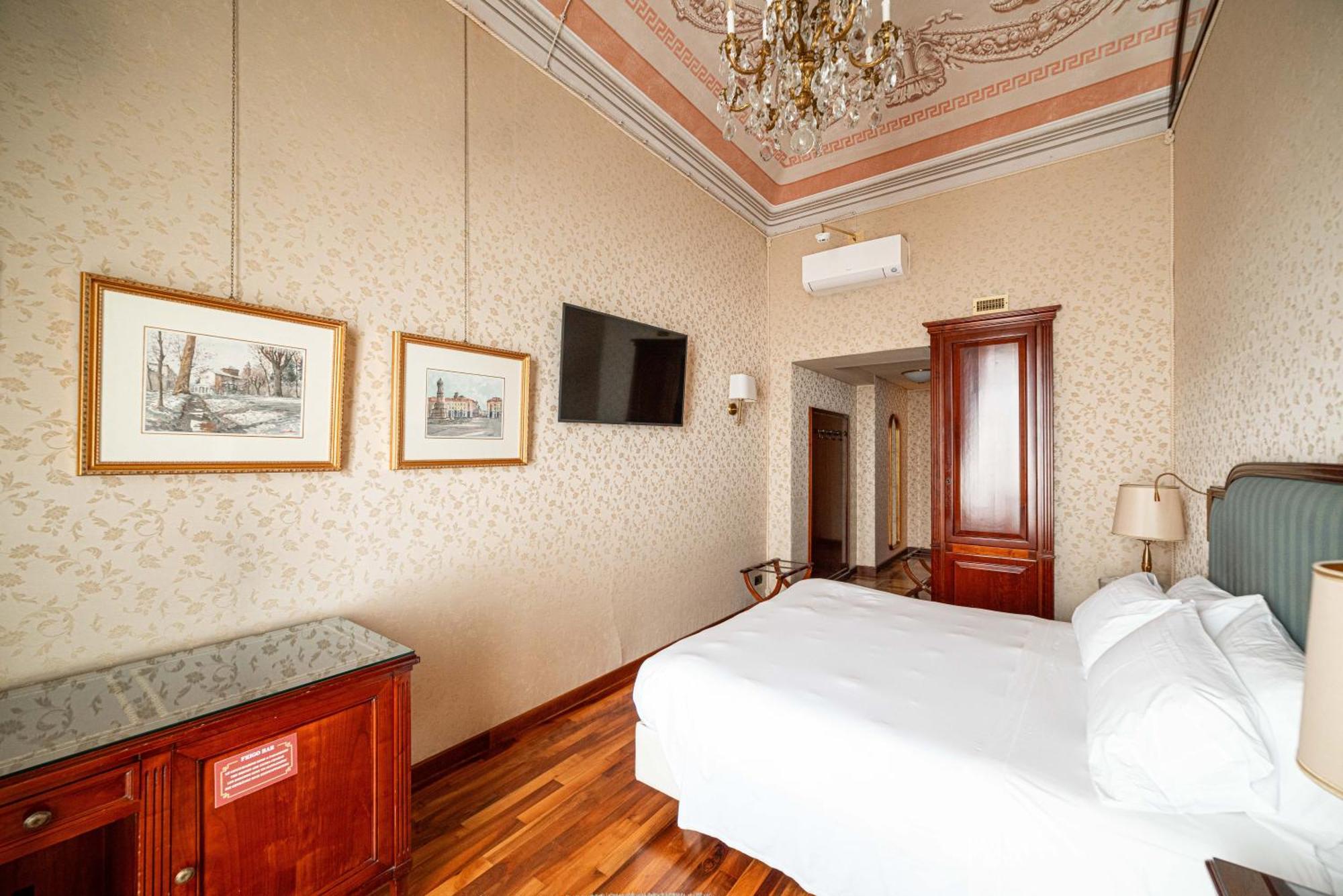 Deluxe Room,1698869467:JPEG
