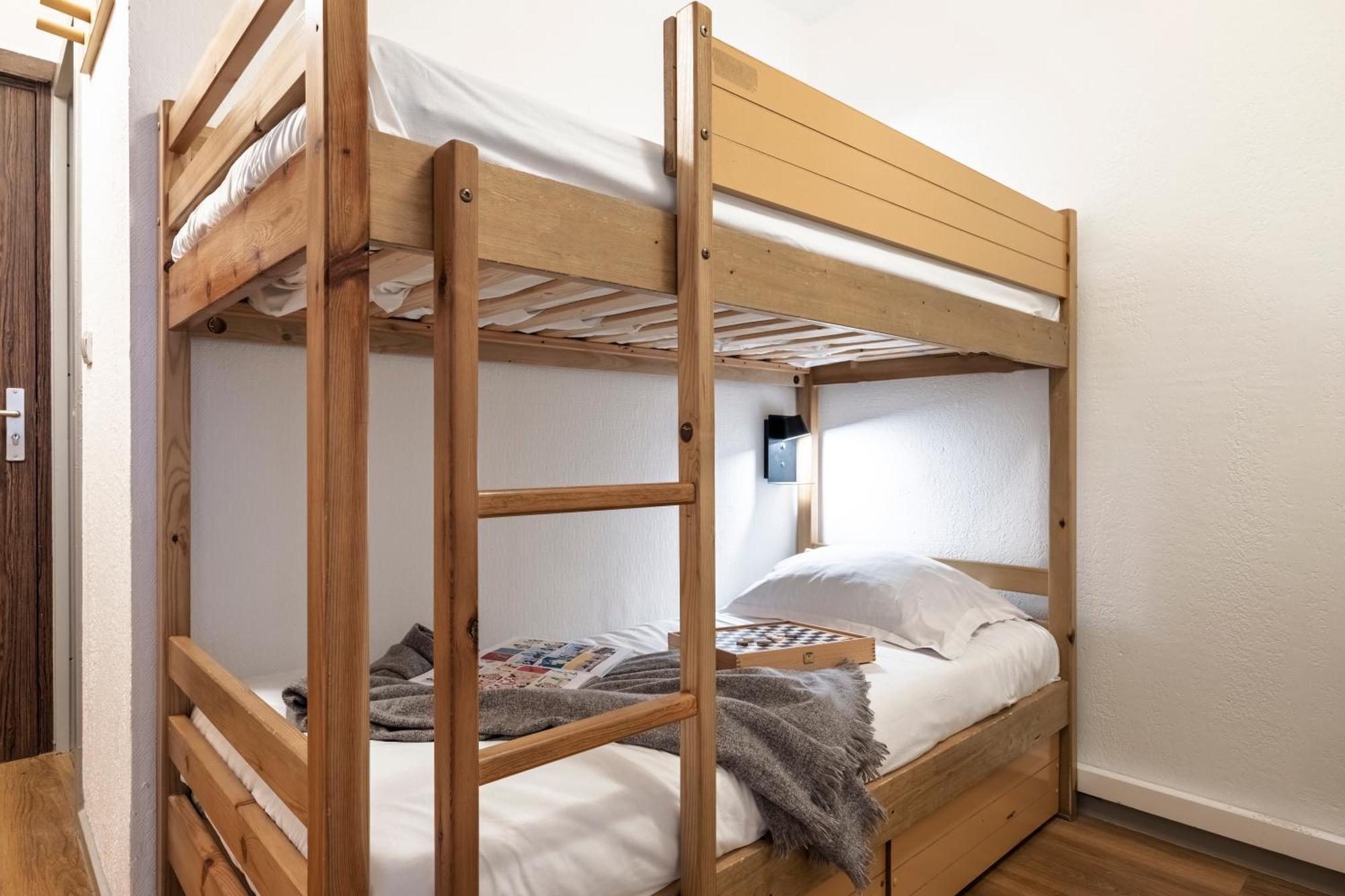 Superior One-Bedroom Apartment Sleeping Alcove,1698880659:JPEG