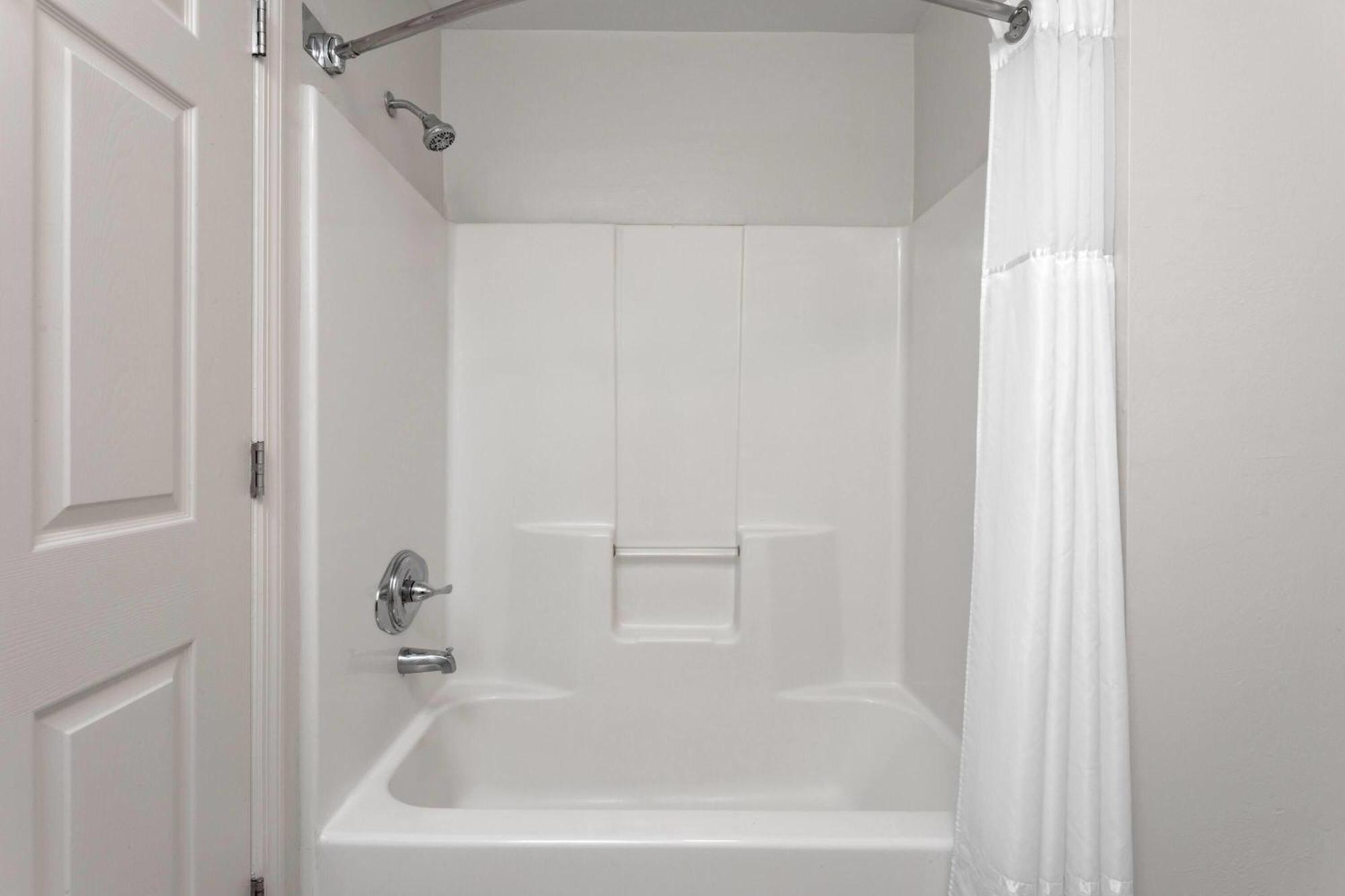 Queen Room Two Queen Beds Pool View Non-Smoking