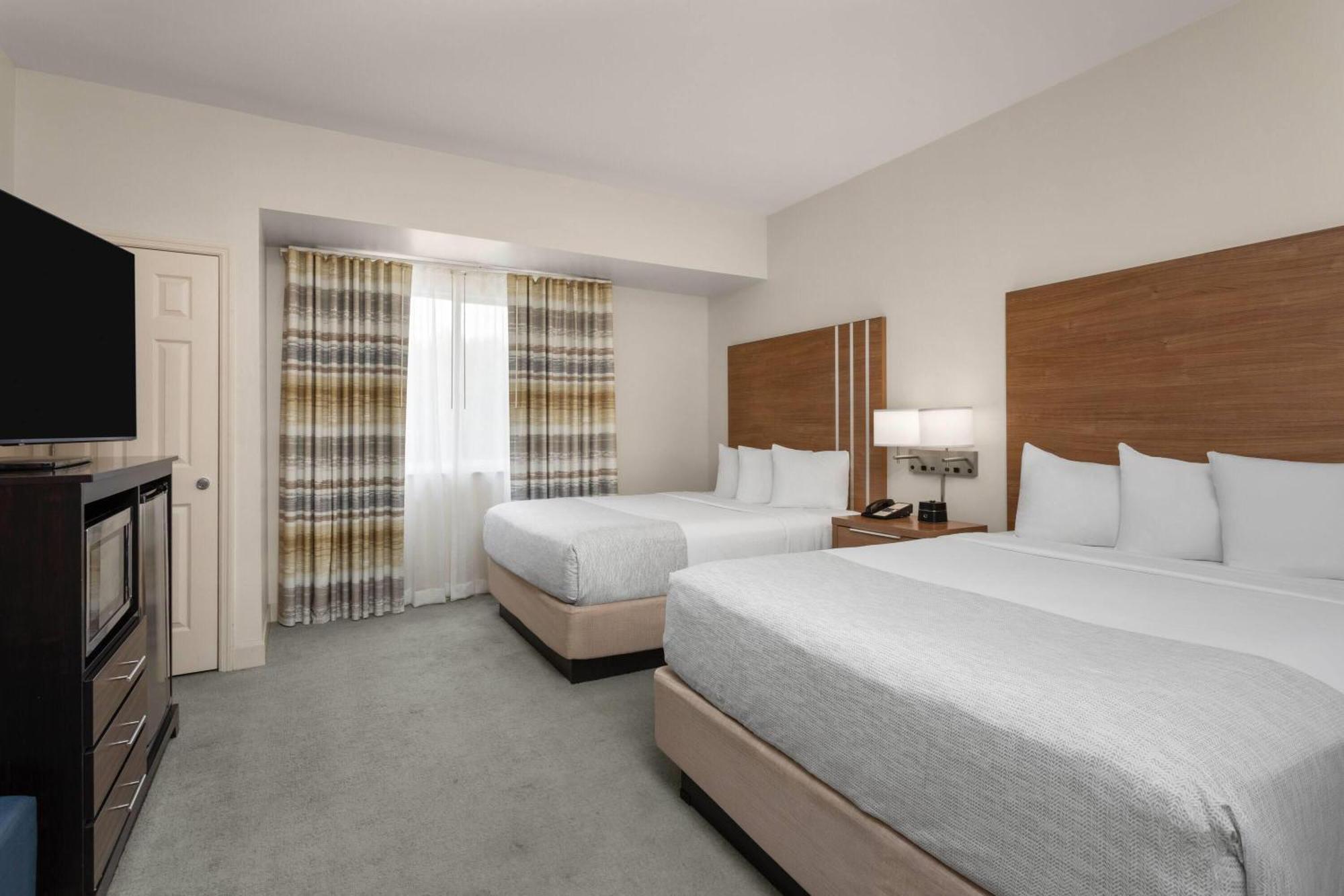 Queen Room Two Queen Beds Pool View Non-Smoking