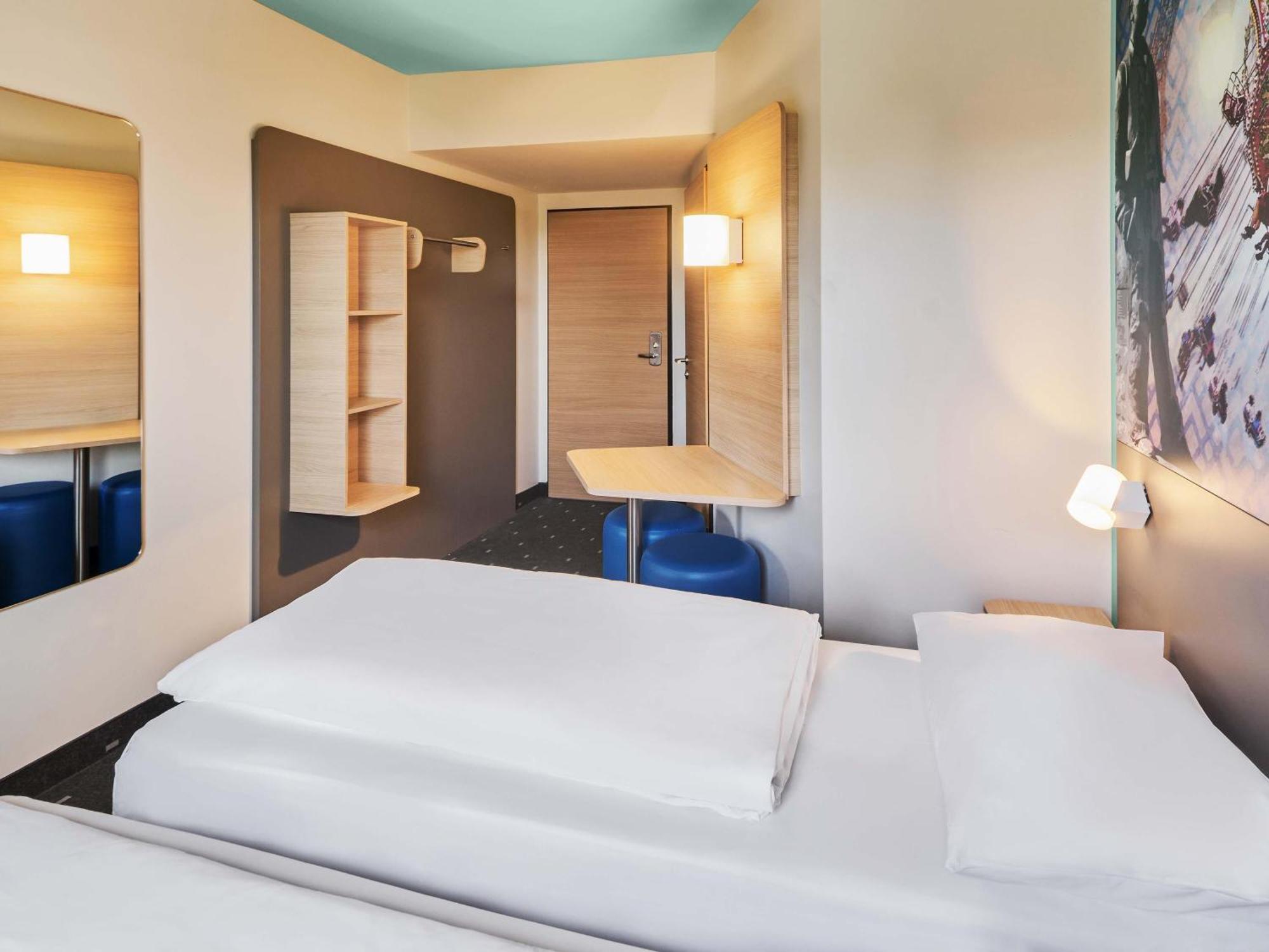Twin Room,1698899456:JPEG