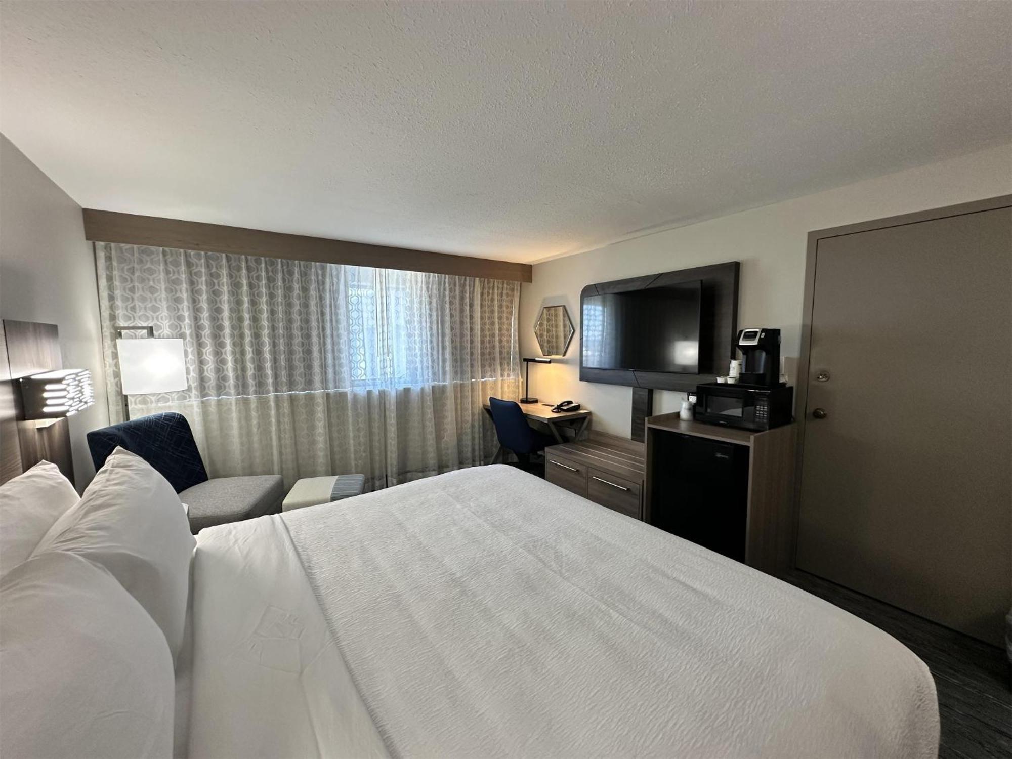 King Room with Bath Tub - Disability Access/Non-Smoking
