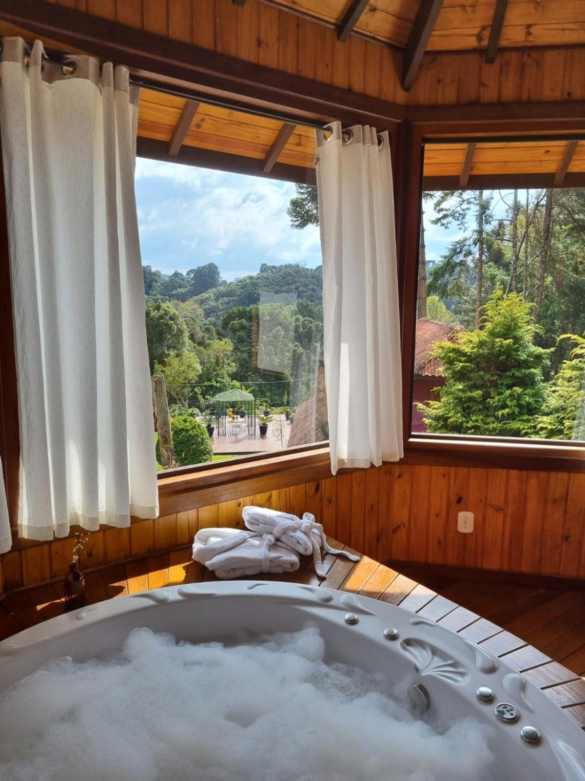 Chalet Master Spa Bath