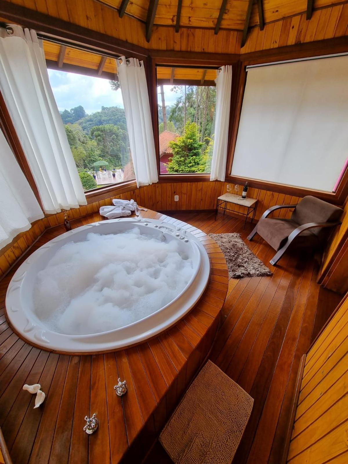 Chalet Master Spa Bath