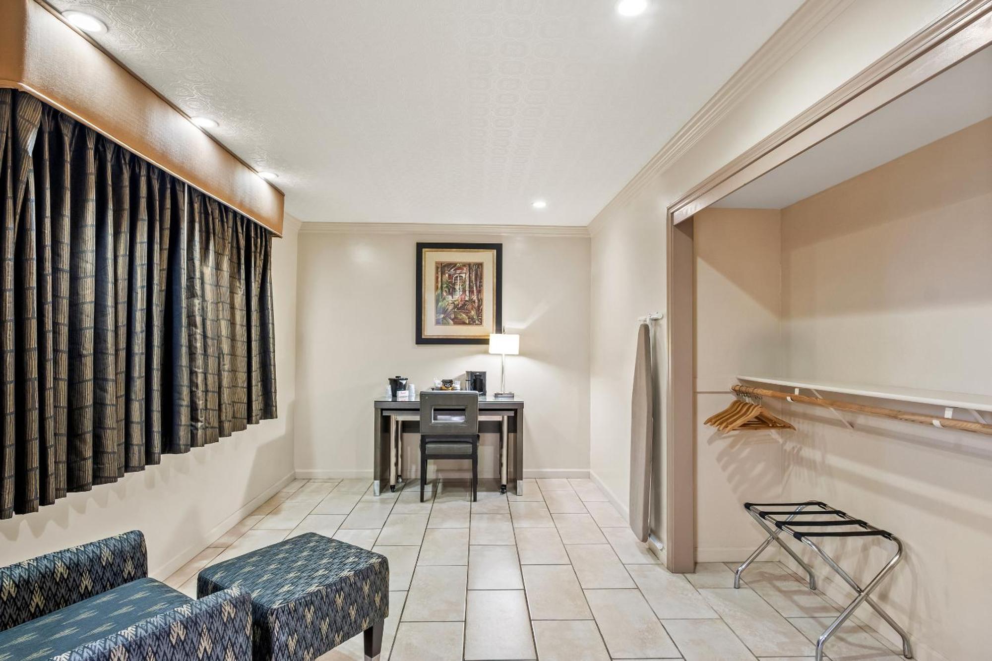 Superior King Room Disability Access Roll-In Shower Non-Smoking