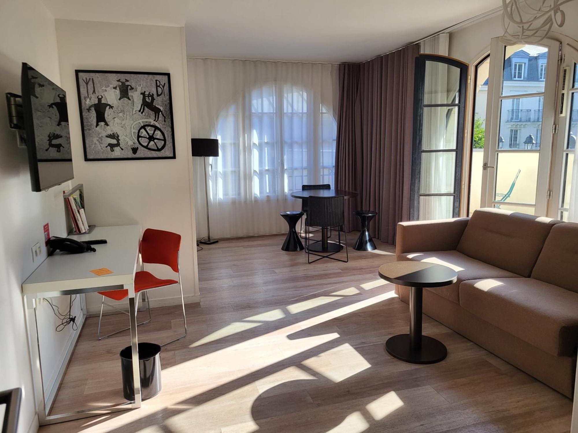 Apartment with Balcony,1698956595:JPEG