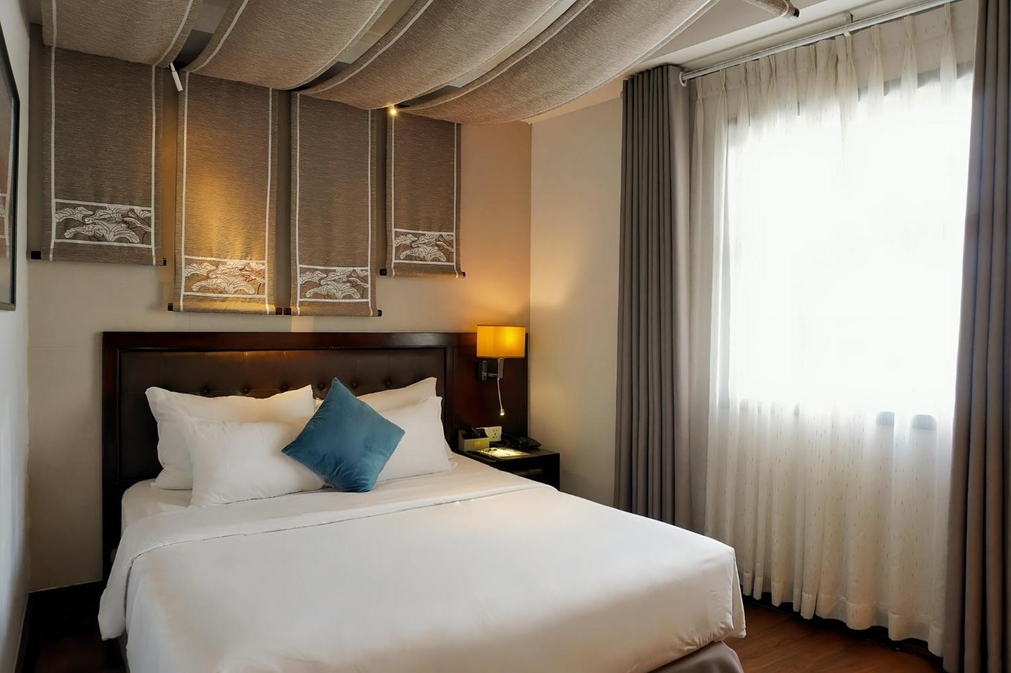 Junior Deluxe Daily Minibar & 1 time Afternoon Tea